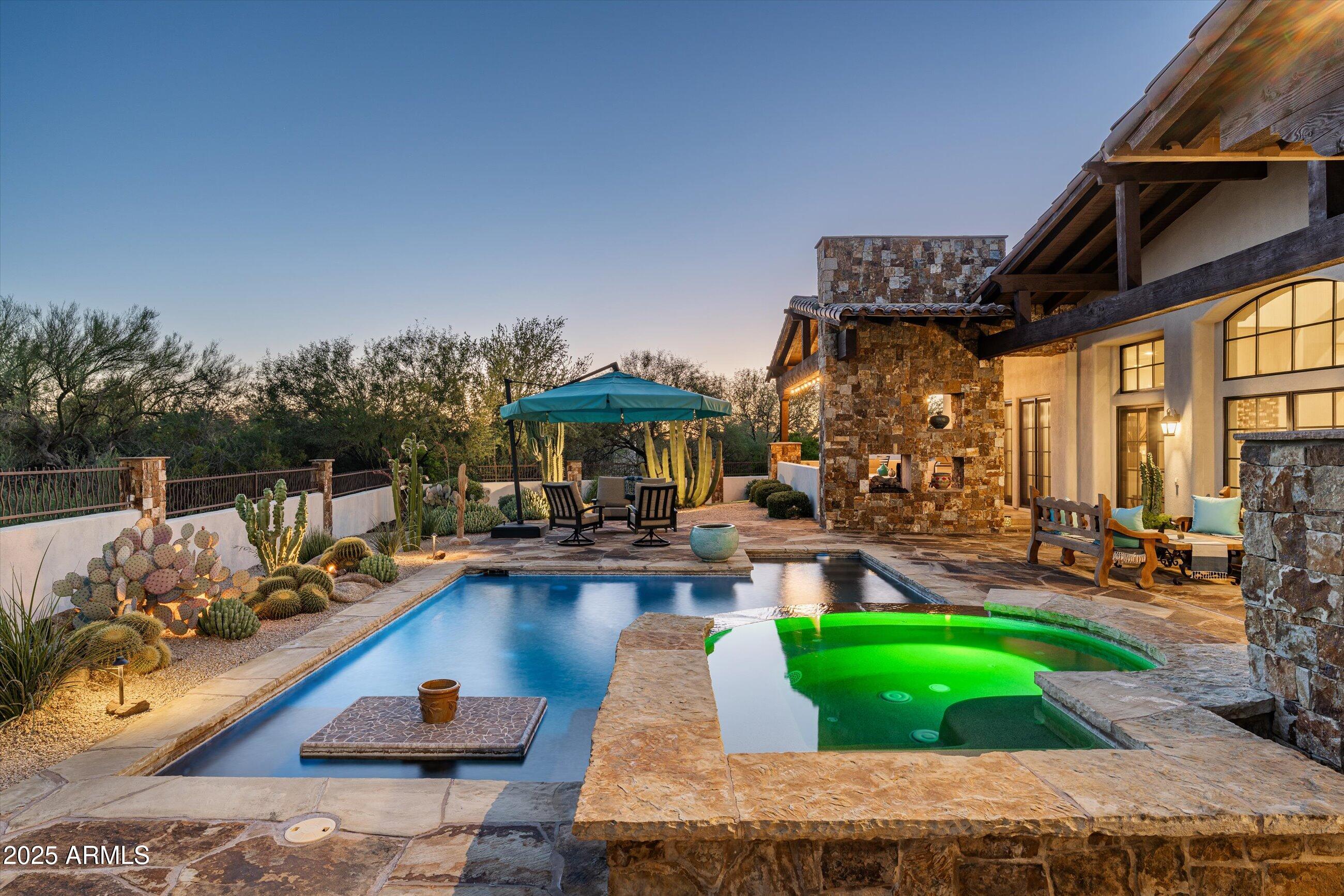 WHISPER ROCK - Residential