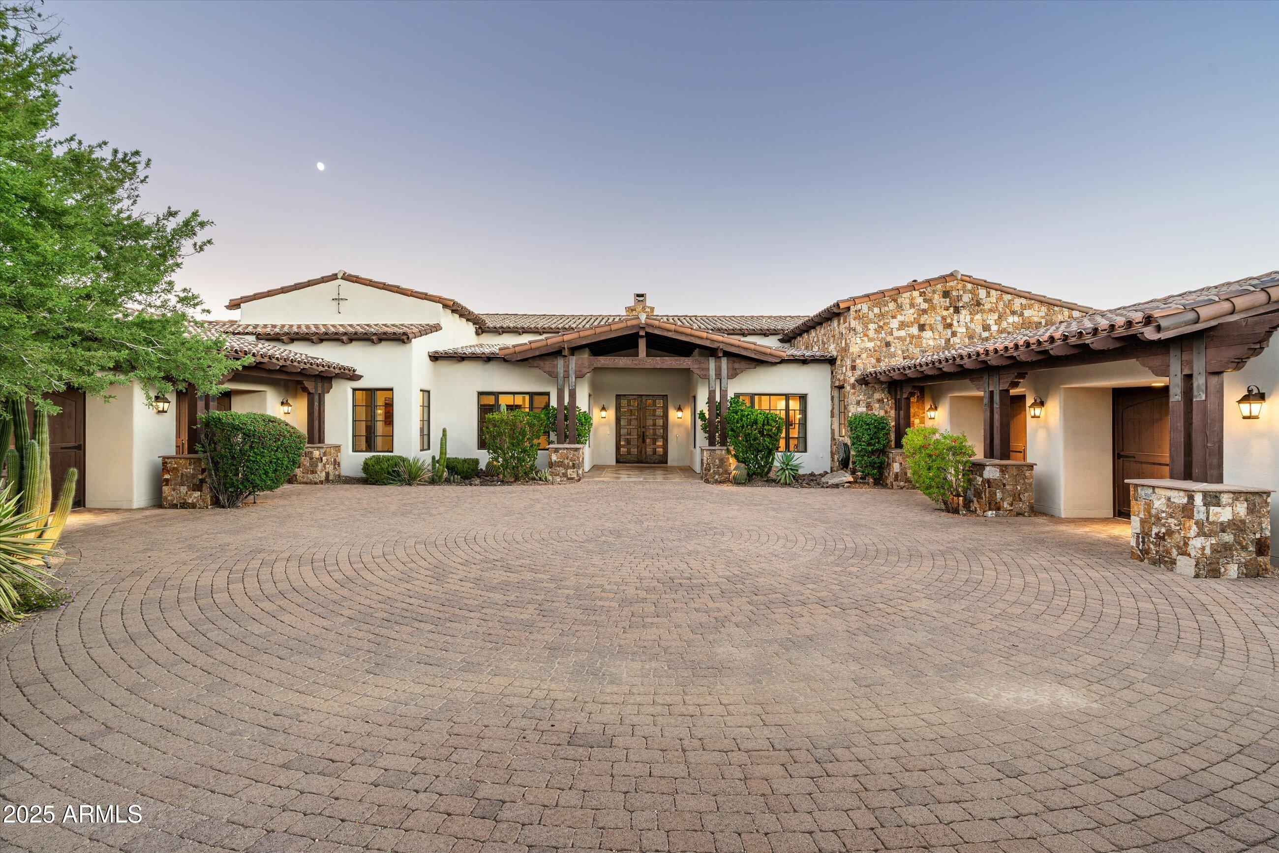 WHISPER ROCK - Residential