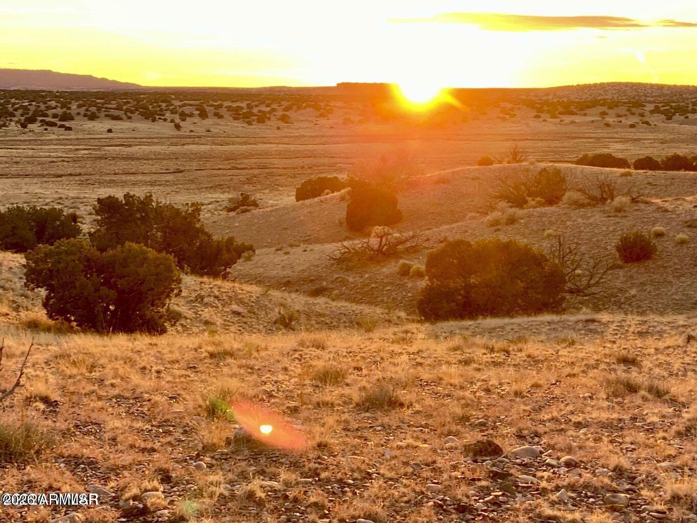 This is a completely private and off grid lot with! beautiful views. Come build your new off-grid home, place your manufactured, RV, camp or establish your dream ranch! Thirty minutes east of St. Johns, Woodland Valley Ranch has a low POA that maintains the roads and keeps them accessible all year long and provides a community well for owners to haul water. Enjoy all four seasons in this high- country paradise! .