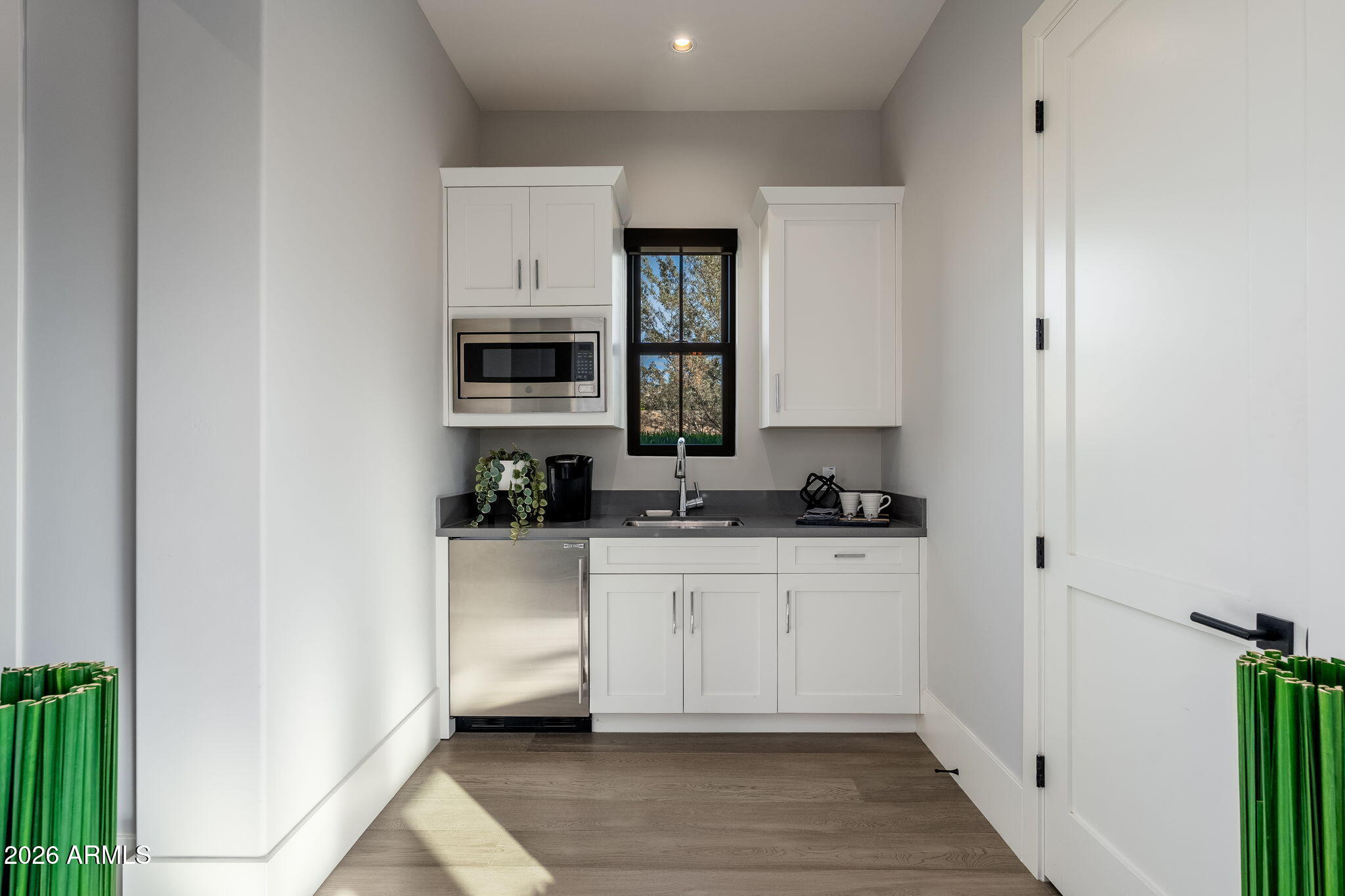 WHITE HORSE - Residential