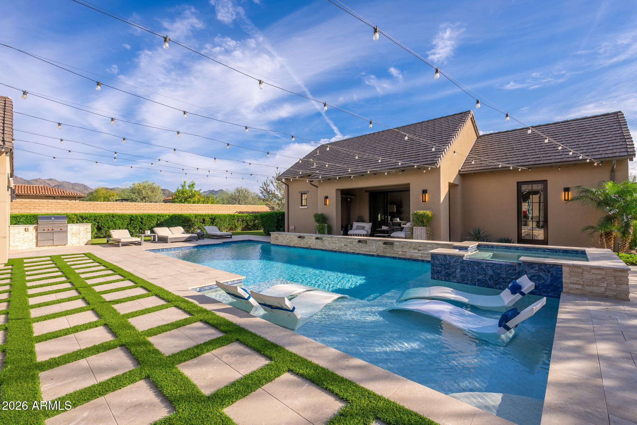 WHITE HORSE - Residential