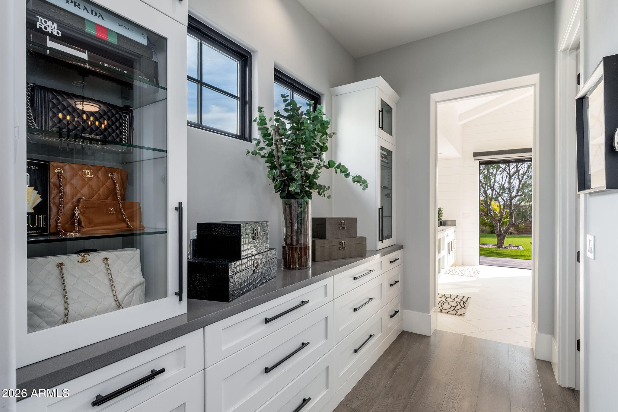 WHITE HORSE - Residential
