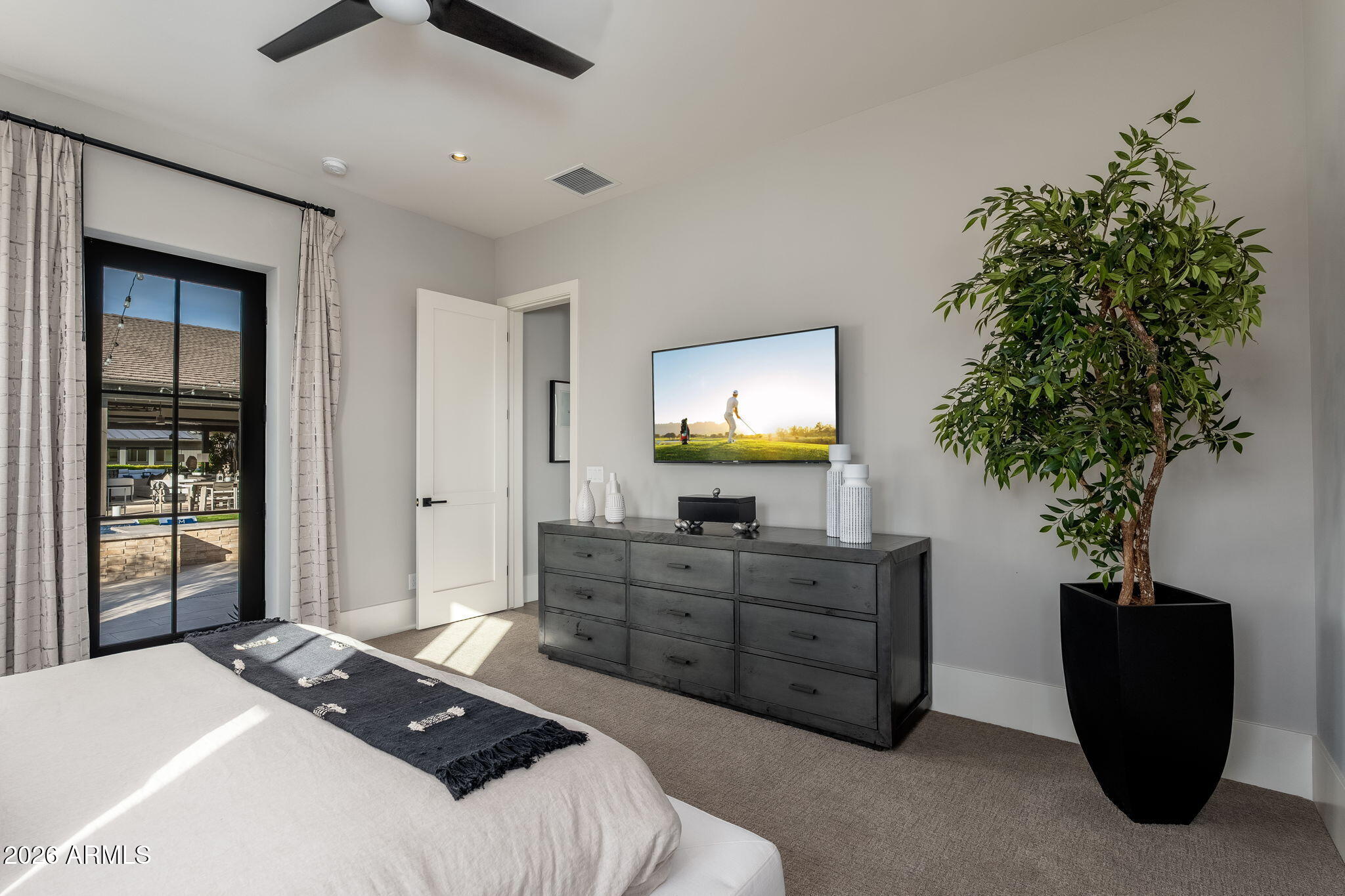 WHITE HORSE - Residential