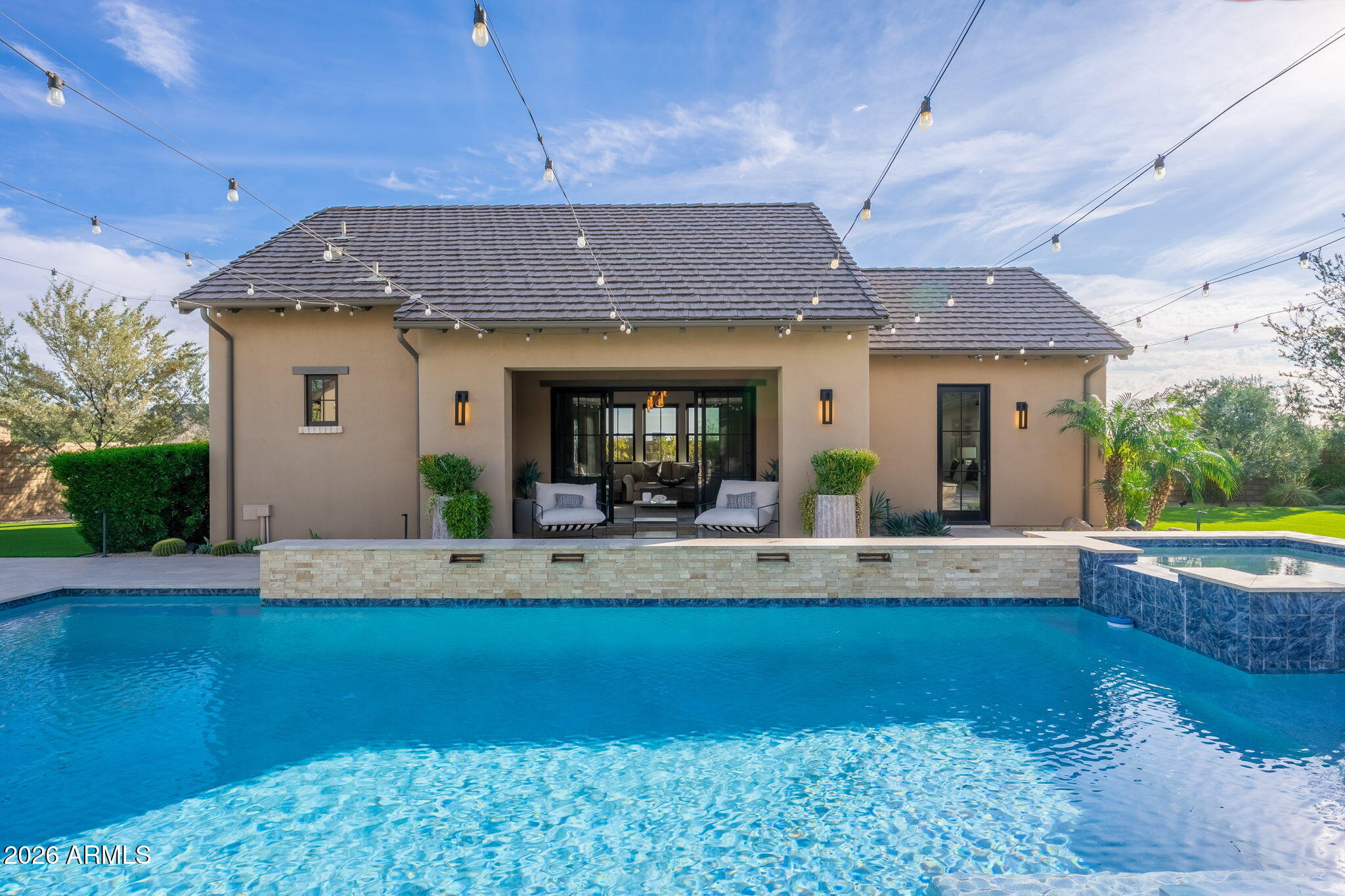 WHITE HORSE - Residential
