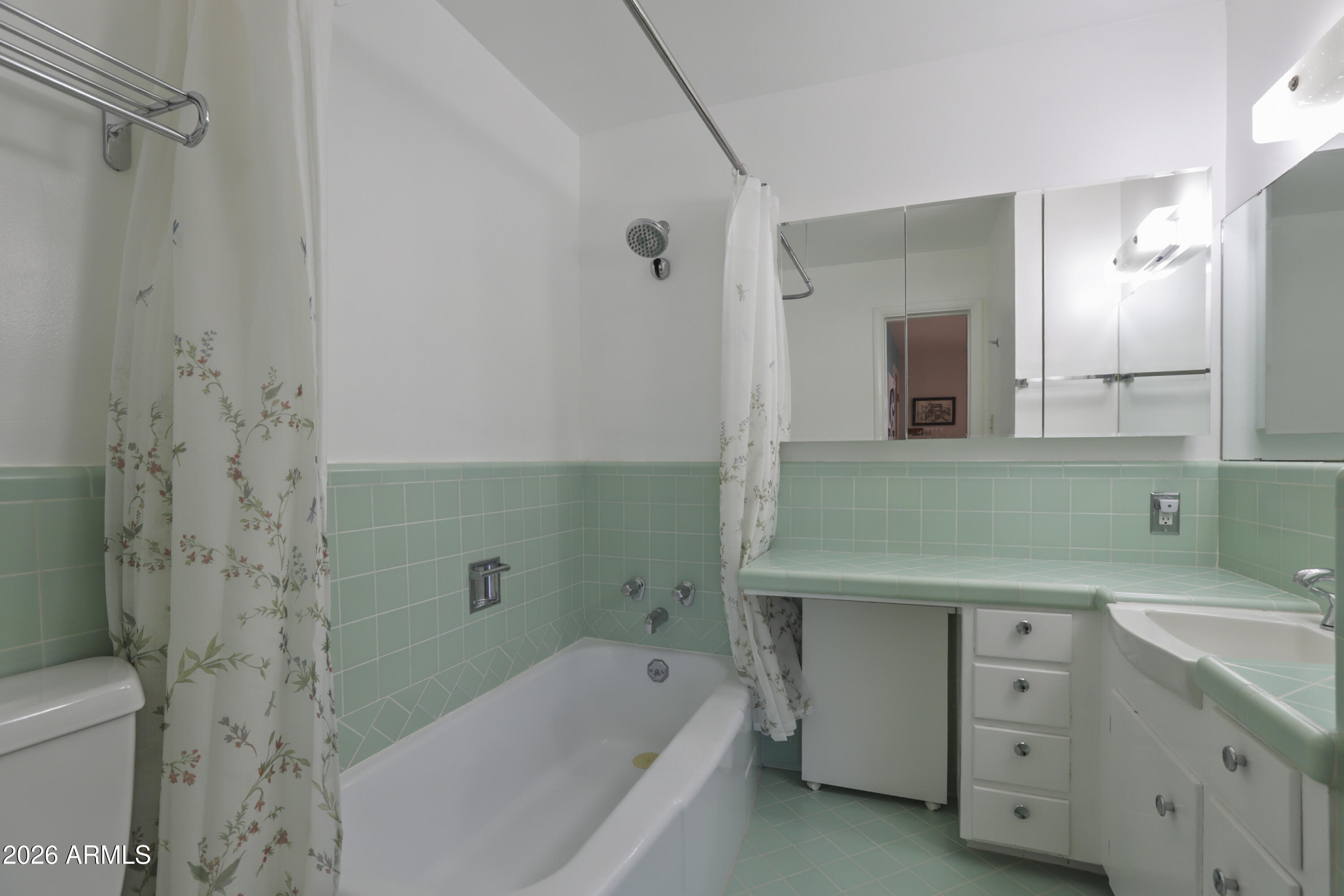 LOS OLIVOS 1-6 9-11 17-19 23 24 26 - Residential