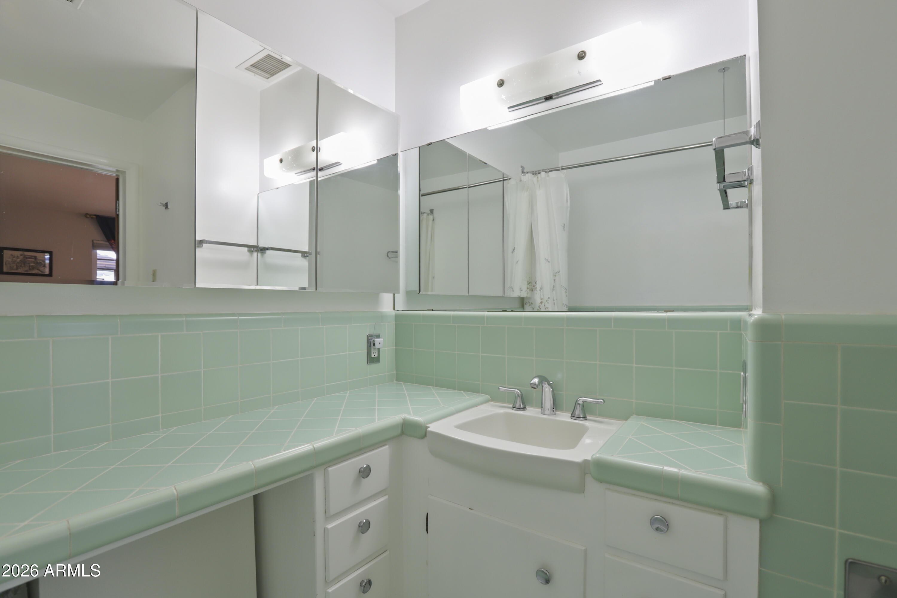 LOS OLIVOS 1-6 9-11 17-19 23 24 26 - Residential