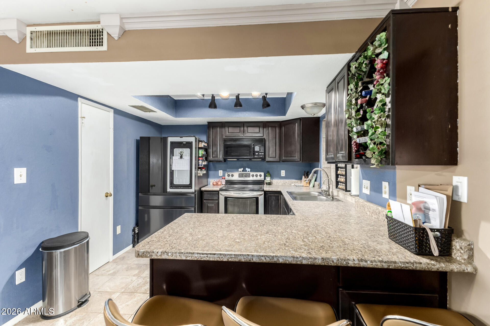 COUNTRY MEADOWS - Residential