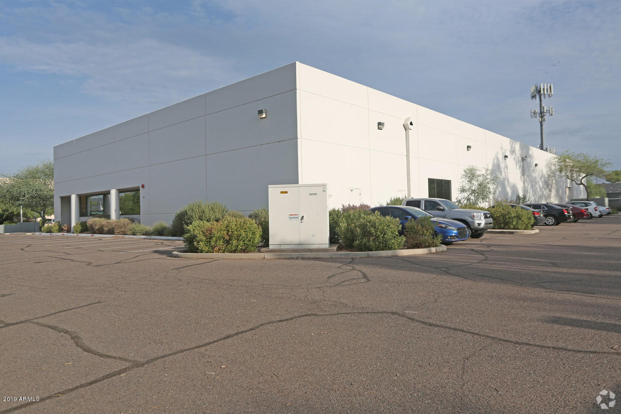 SOUTHPARK BUSINESS CENTER 1 - Commercial Sale