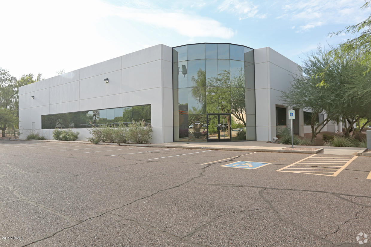 SOUTHPARK BUSINESS CENTER 1 - Commercial Sale
