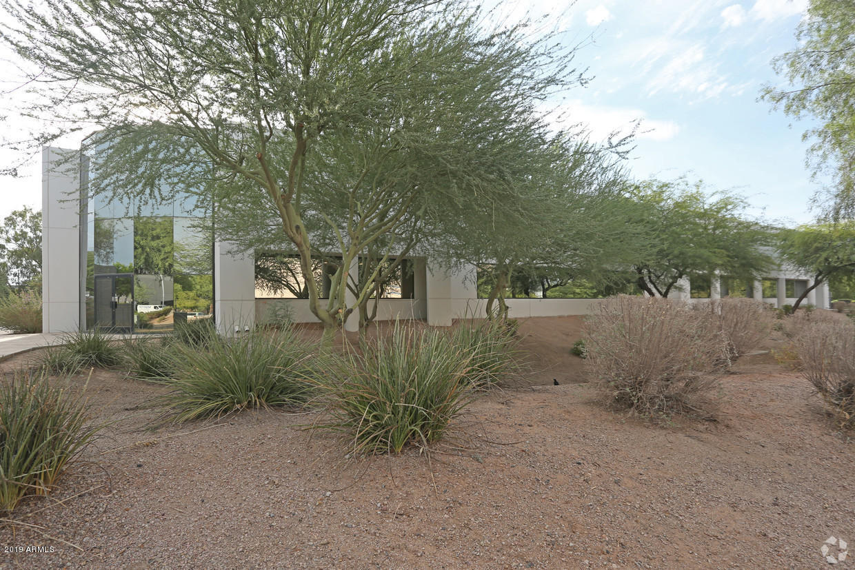 SOUTHPARK BUSINESS CENTER 1 - Commercial Sale