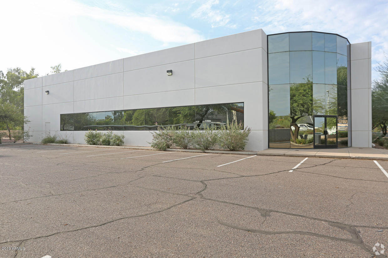 SOUTHPARK BUSINESS CENTER 1 - Commercial Sale