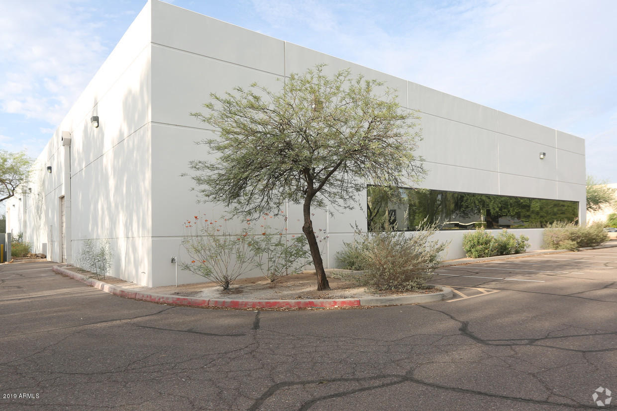SOUTHPARK BUSINESS CENTER 1 - Commercial Sale