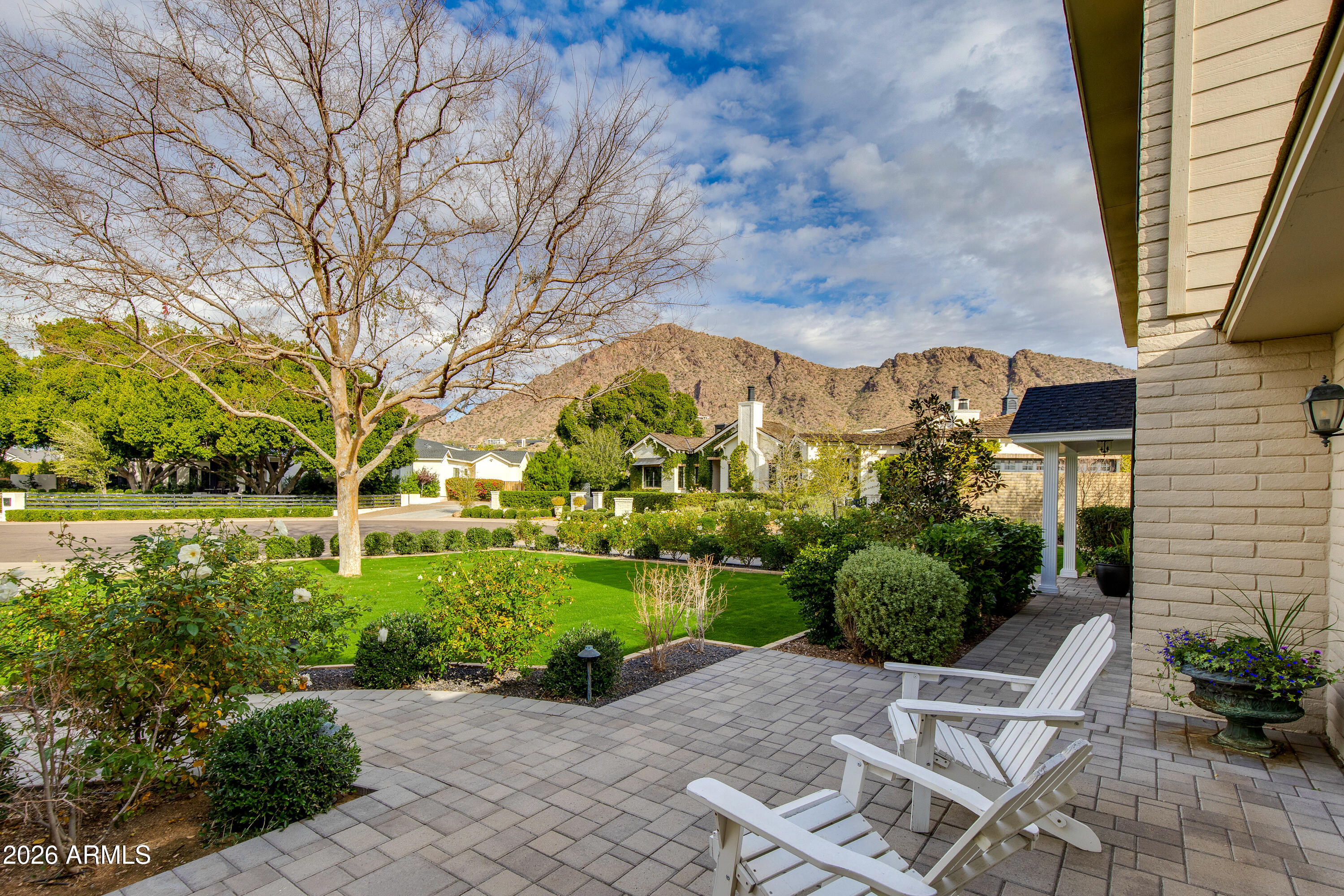 CASA DE CAMELBACK - Residential