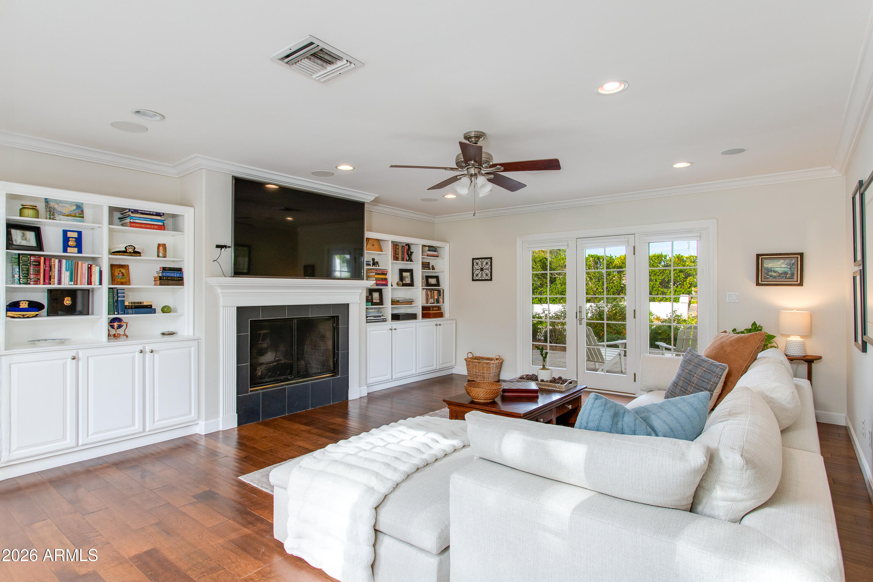 CASA DE CAMELBACK - Residential