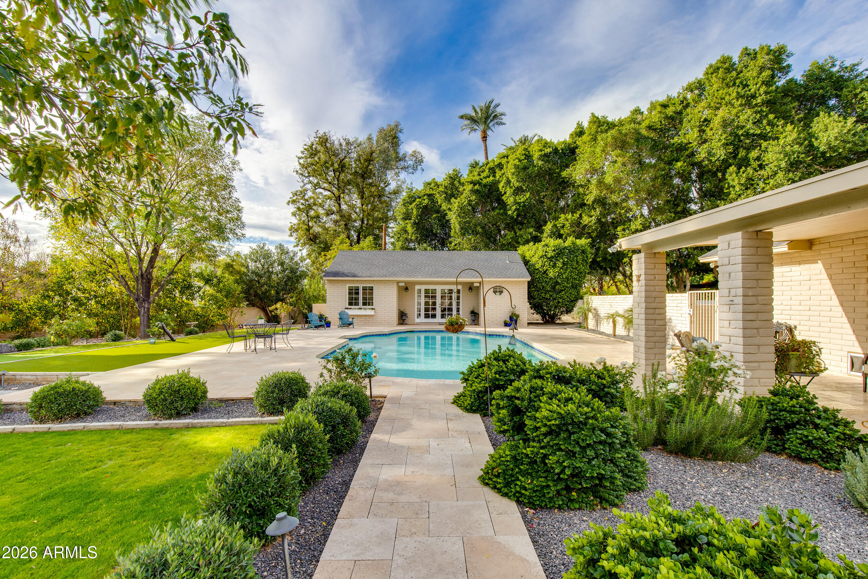 CASA DE CAMELBACK - Residential