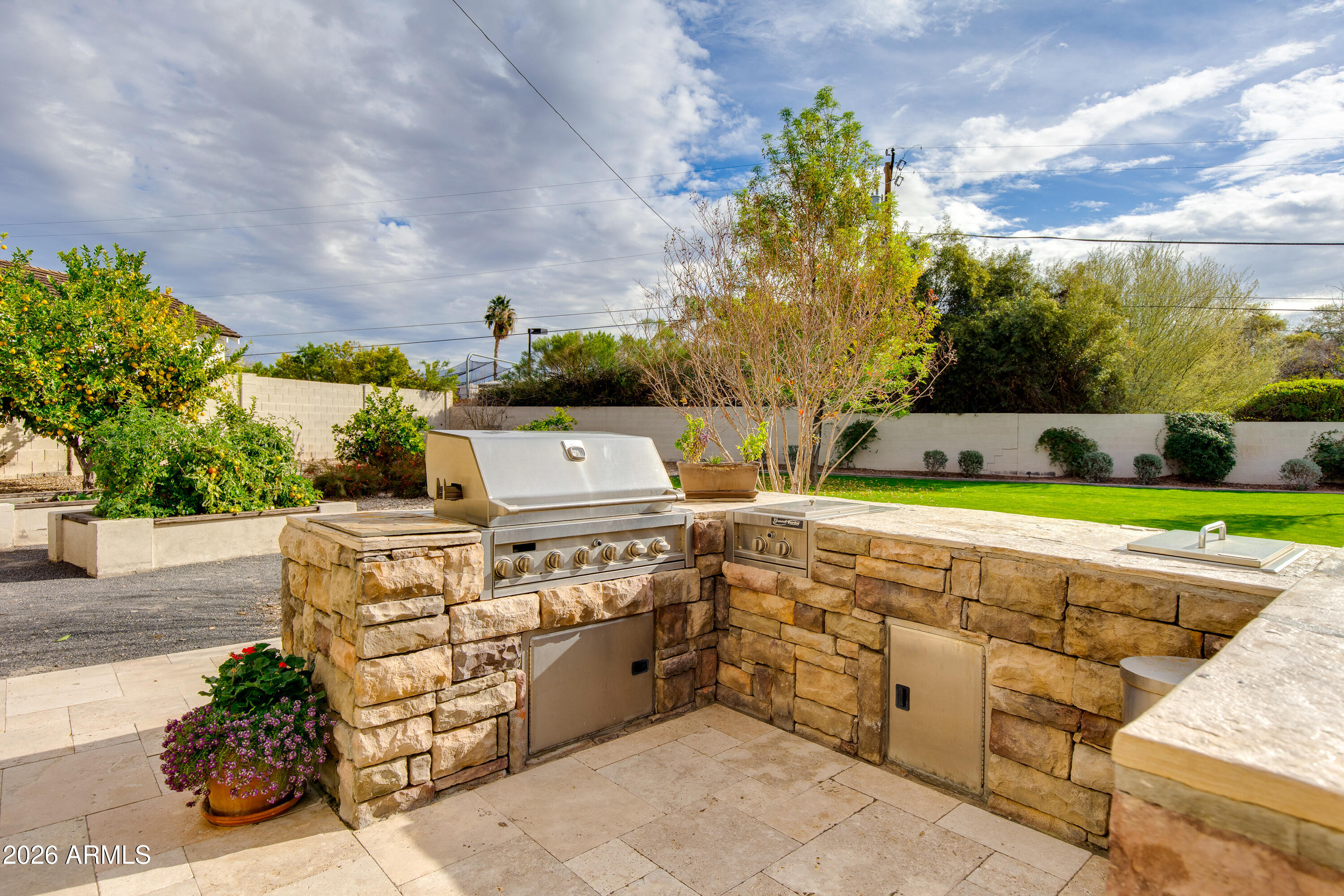 CASA DE CAMELBACK - Residential