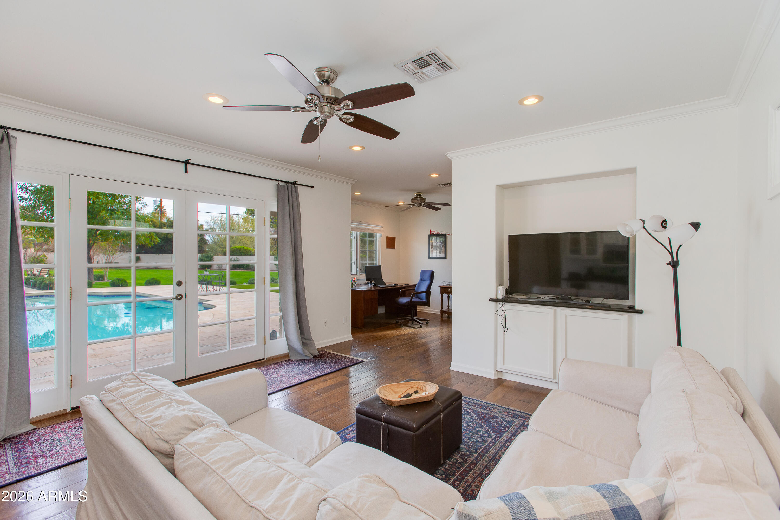 CASA DE CAMELBACK - Residential
