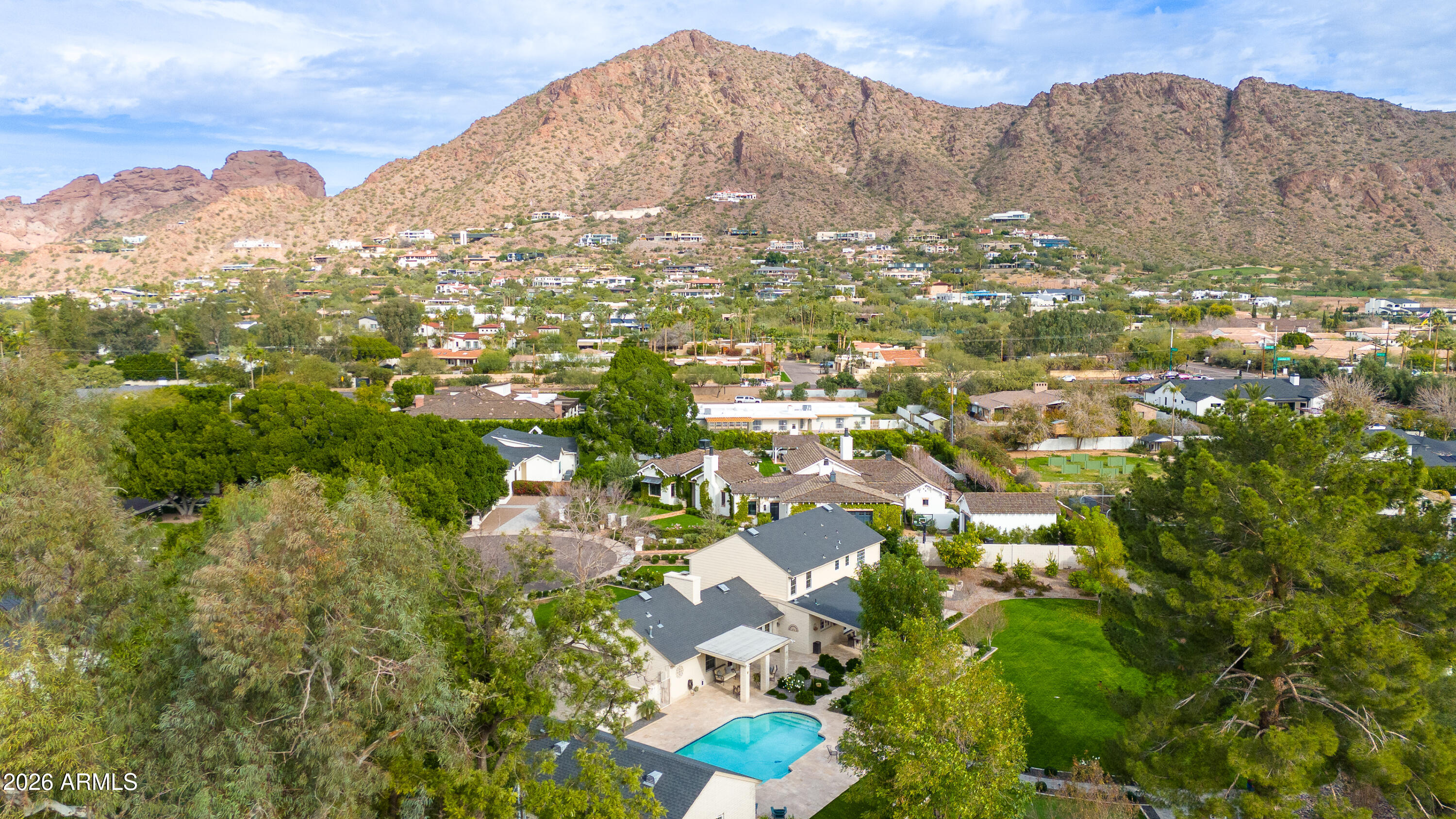 CASA DE CAMELBACK - Residential