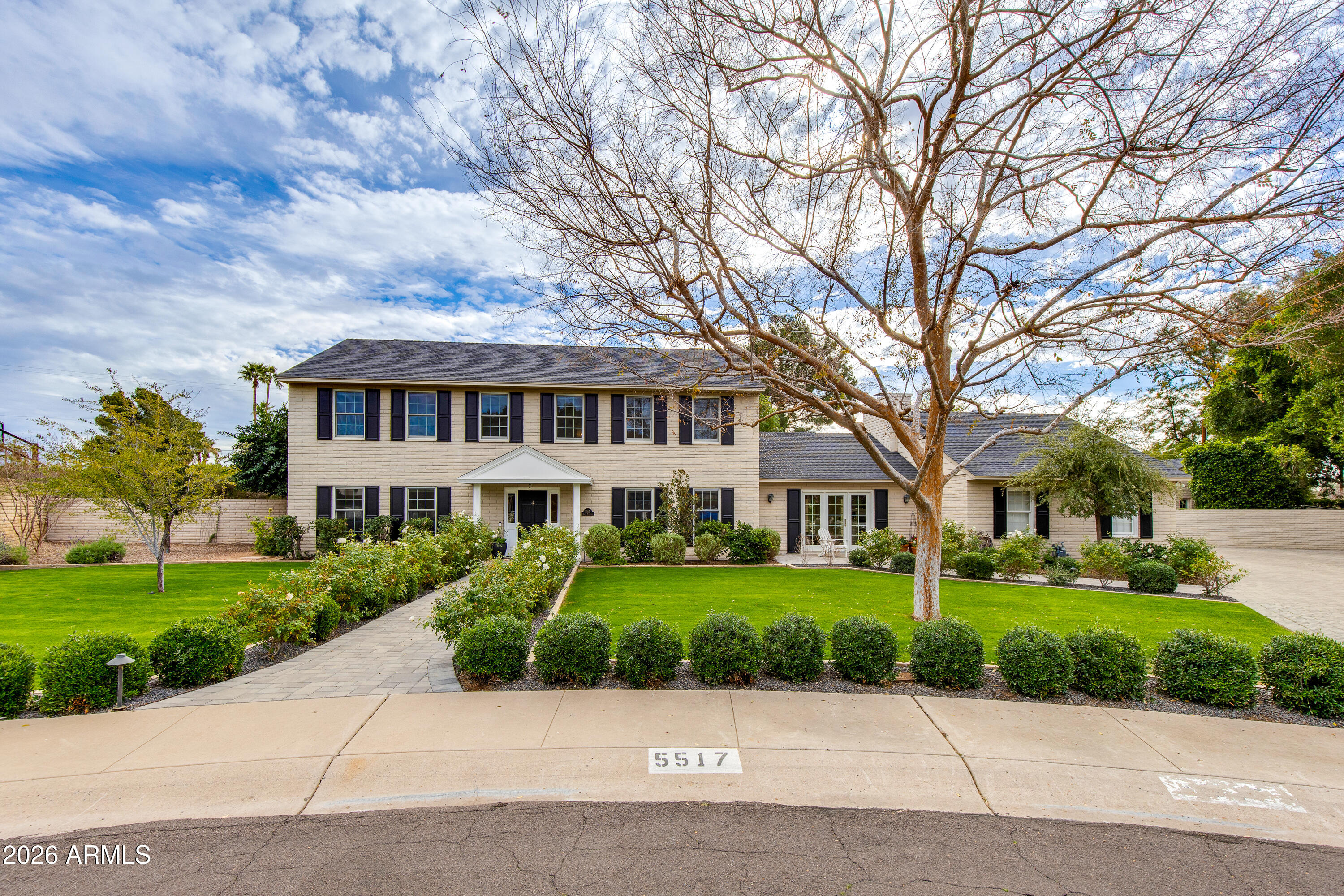 CASA DE CAMELBACK - Residential