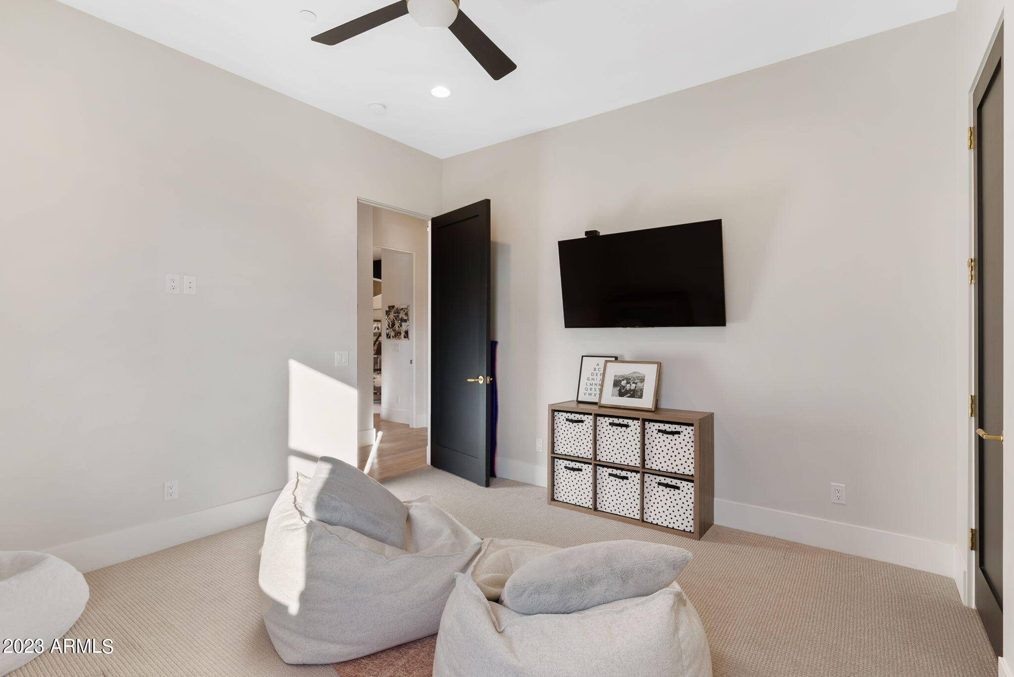 PINNACLE PEAK PLACE - Residential