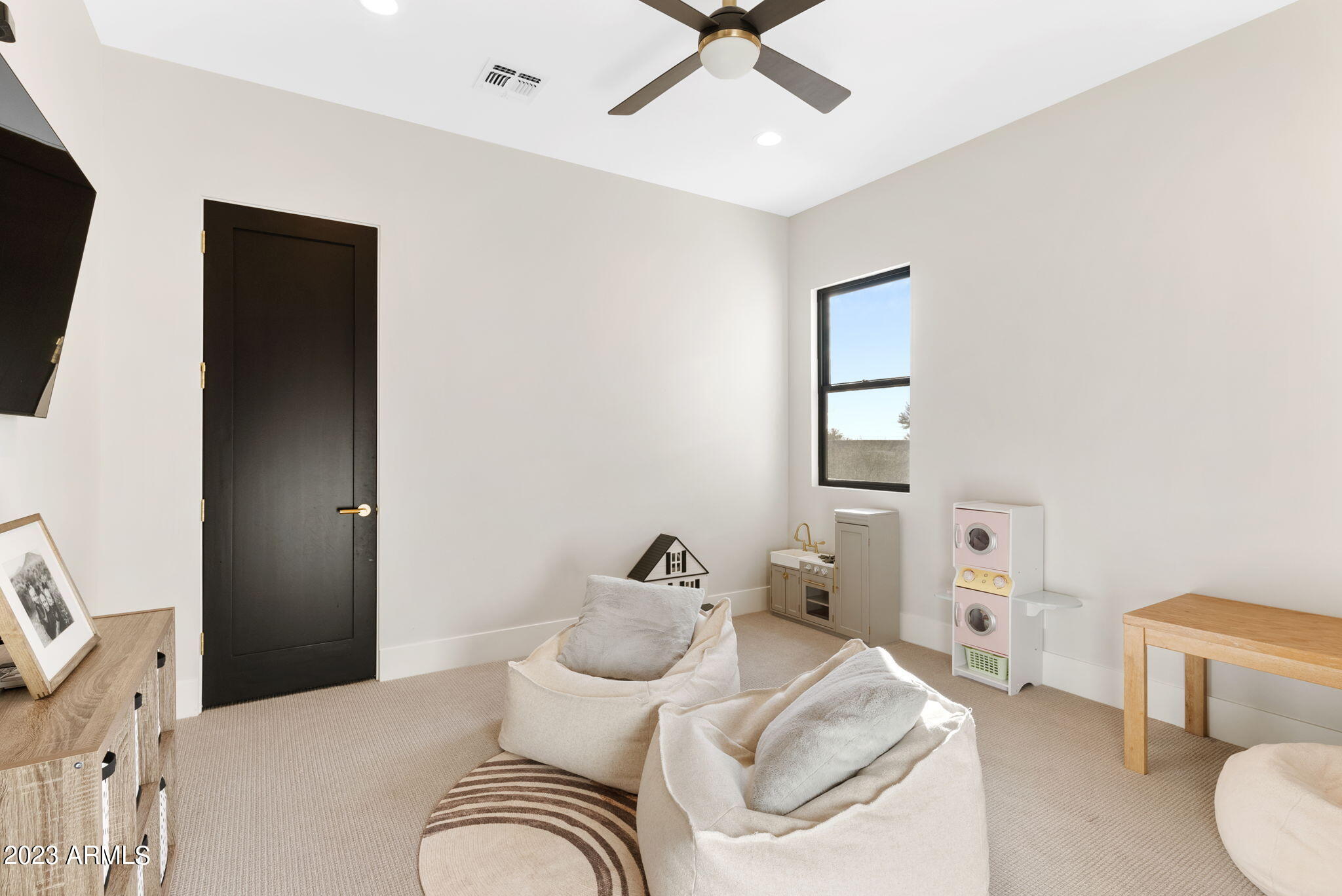 PINNACLE PEAK PLACE - Residential