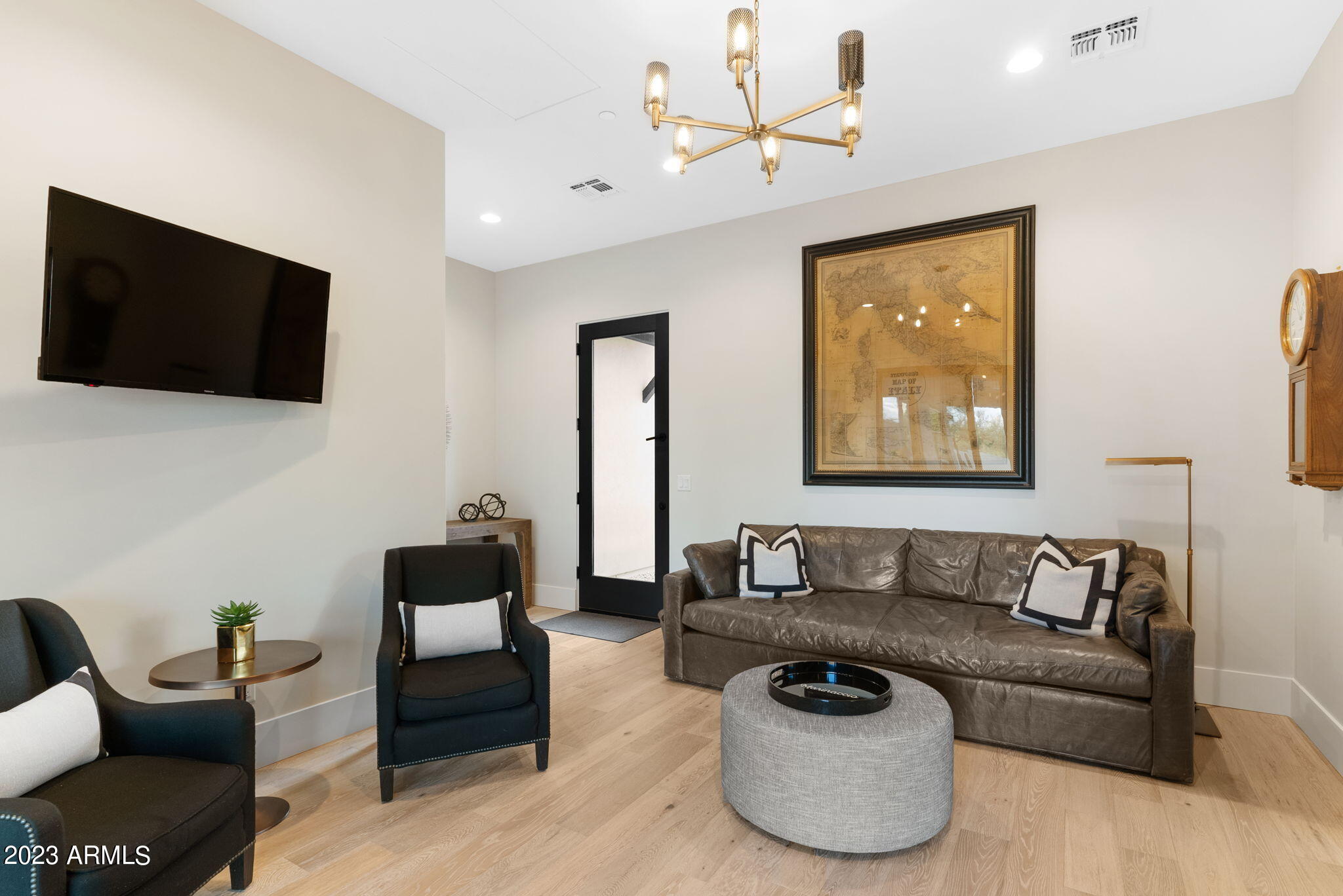 PINNACLE PEAK PLACE - Residential