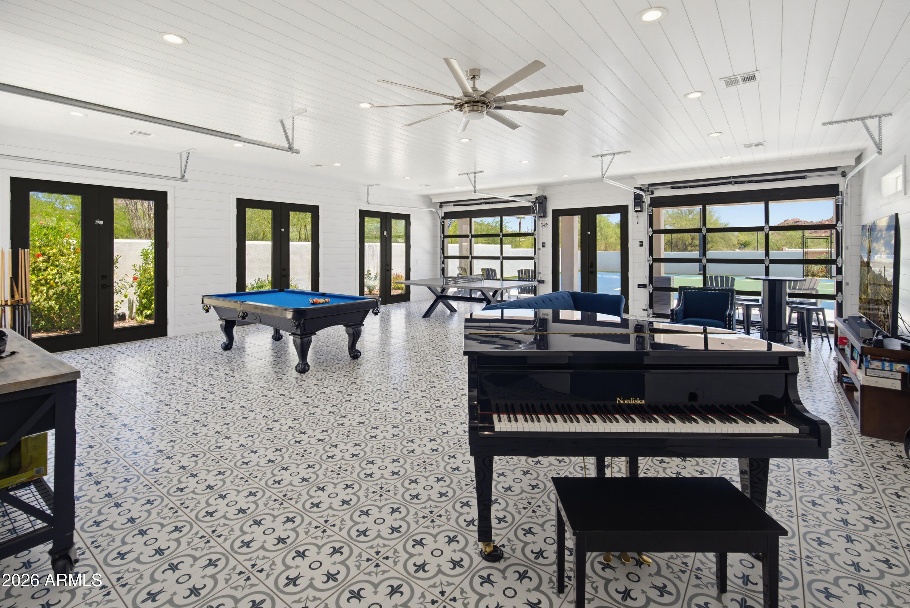 ARROYO HEIGHTS - Residential