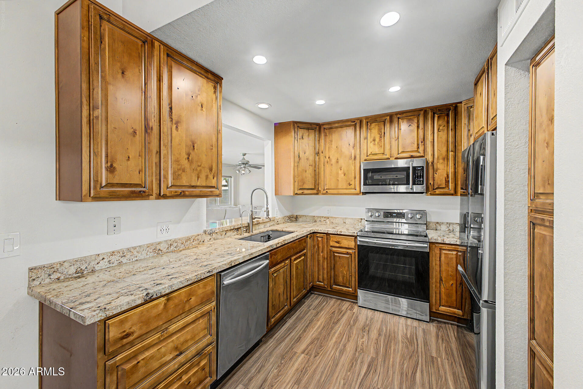 COUNTRY PLACE - Residential