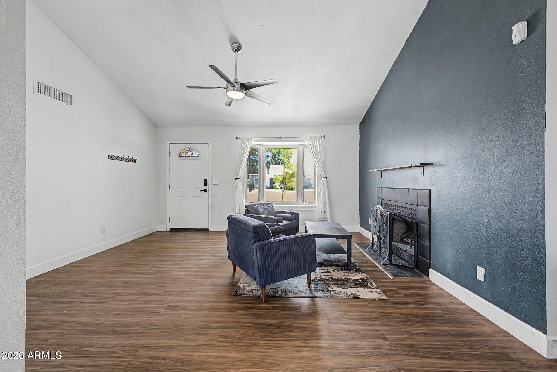 COUNTRY PLACE - Residential