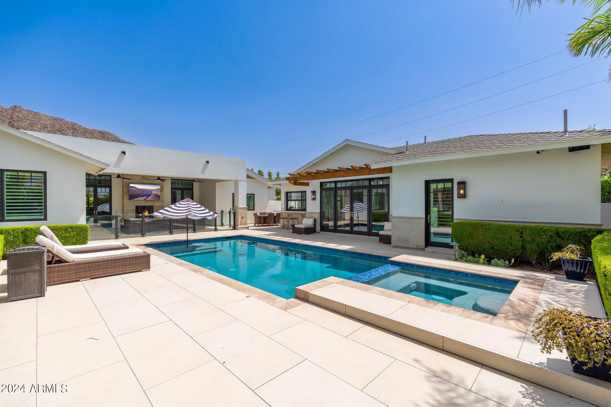 ARCADIA MANORS - Residential