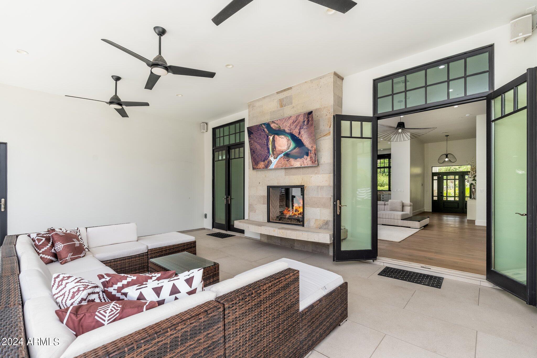 ARCADIA MANORS - Residential