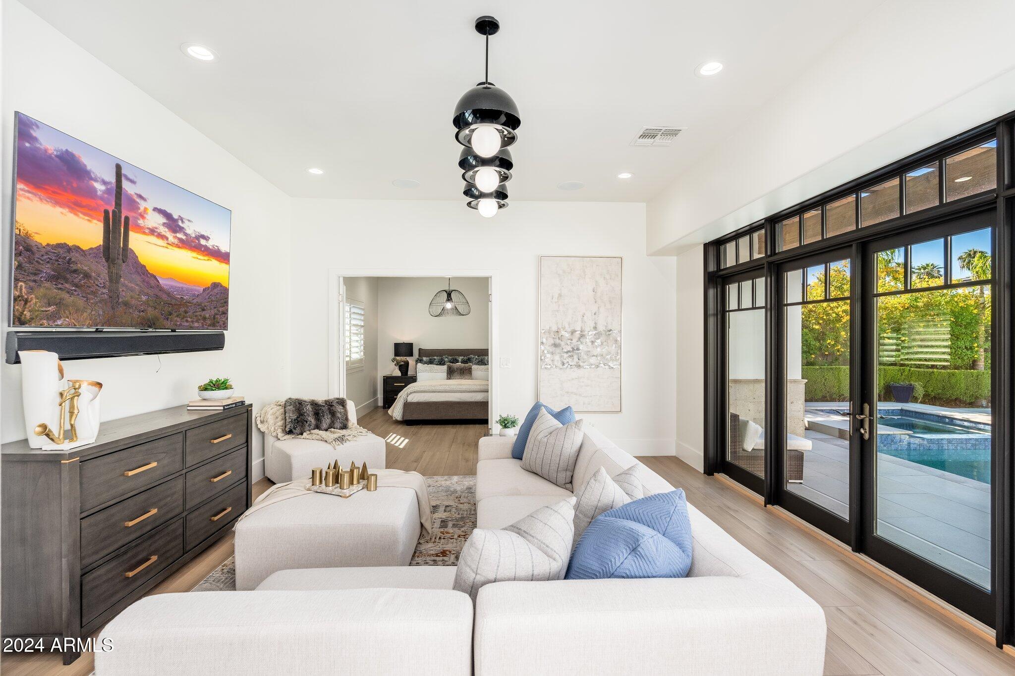 ARCADIA MANORS - Residential