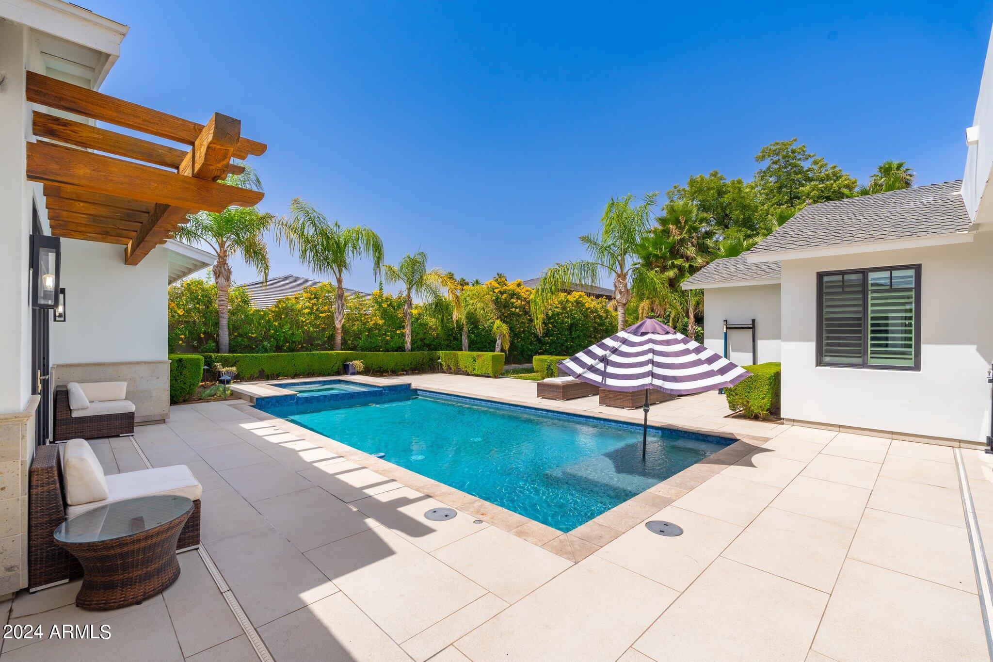 ARCADIA MANORS - Residential