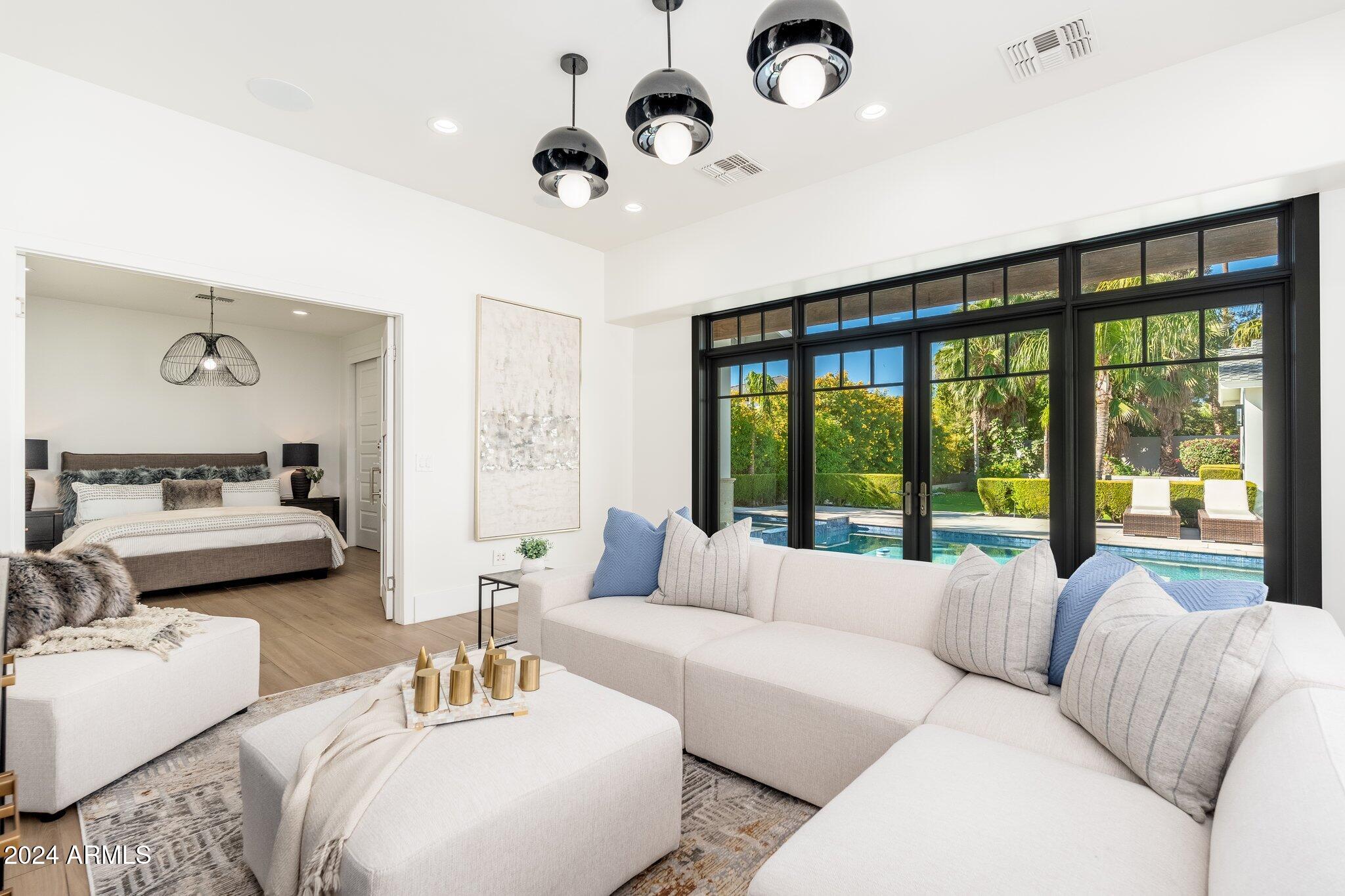ARCADIA MANORS - Residential