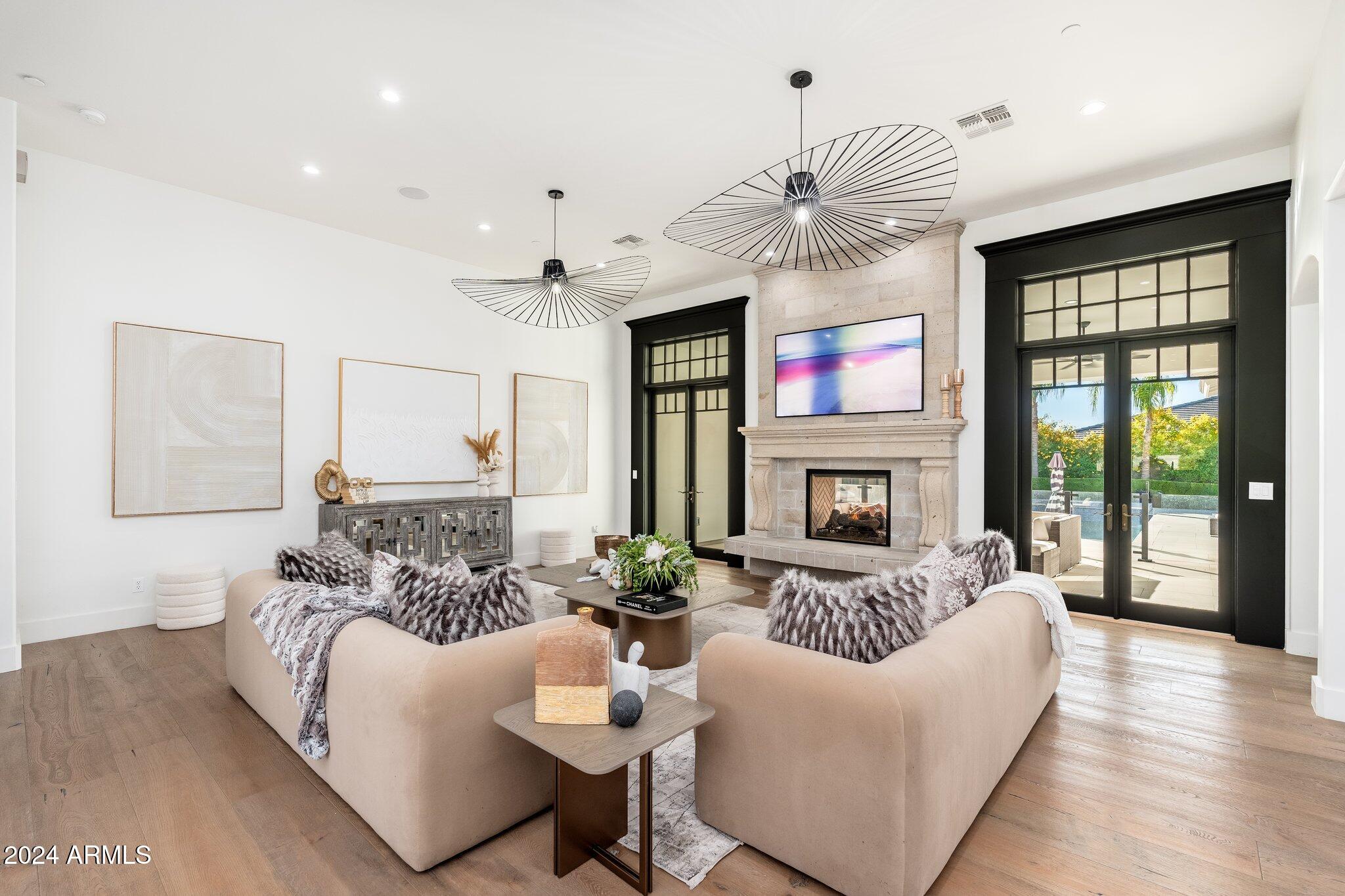ARCADIA MANORS - Residential