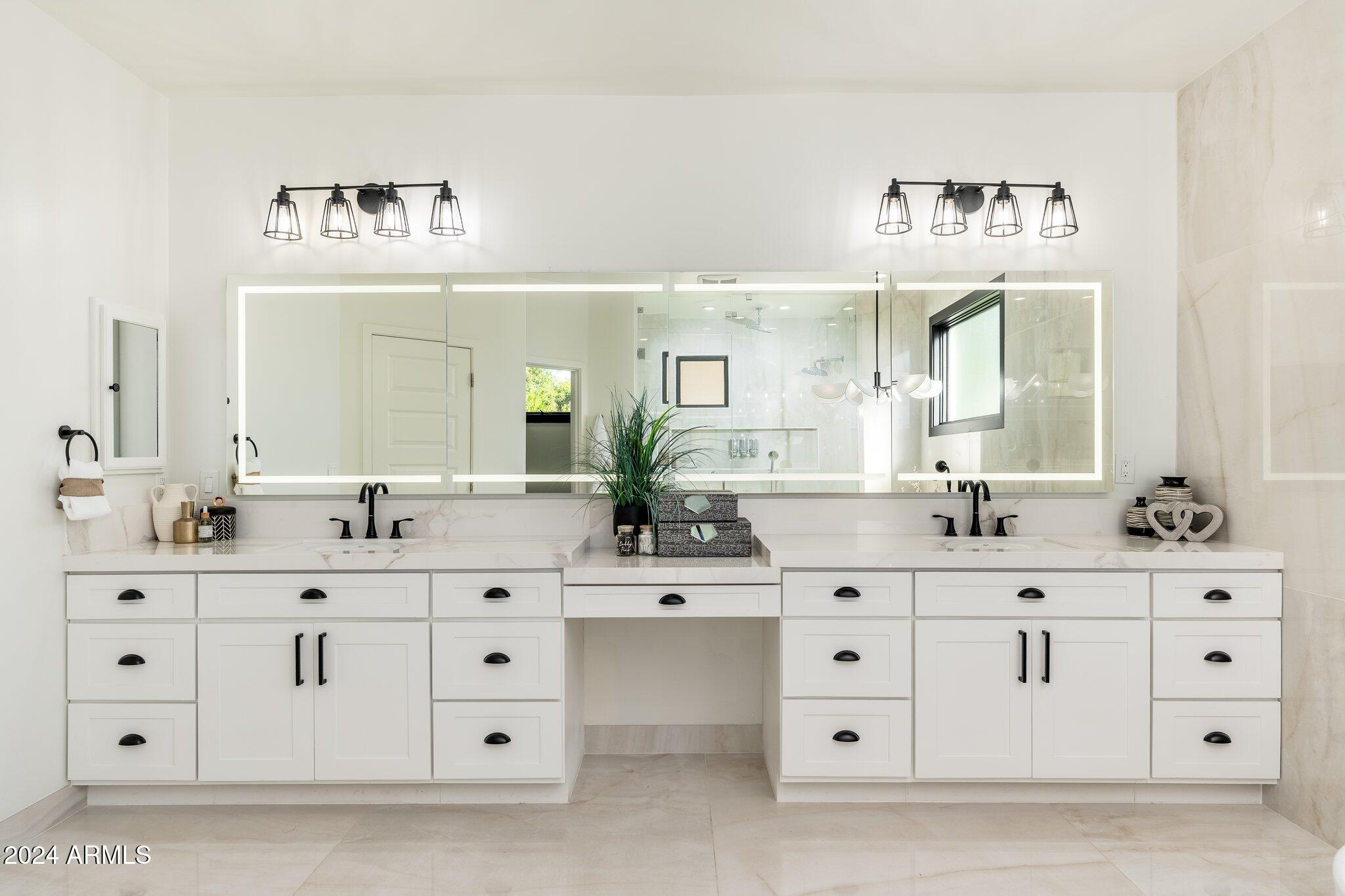 ARCADIA MANORS - Residential