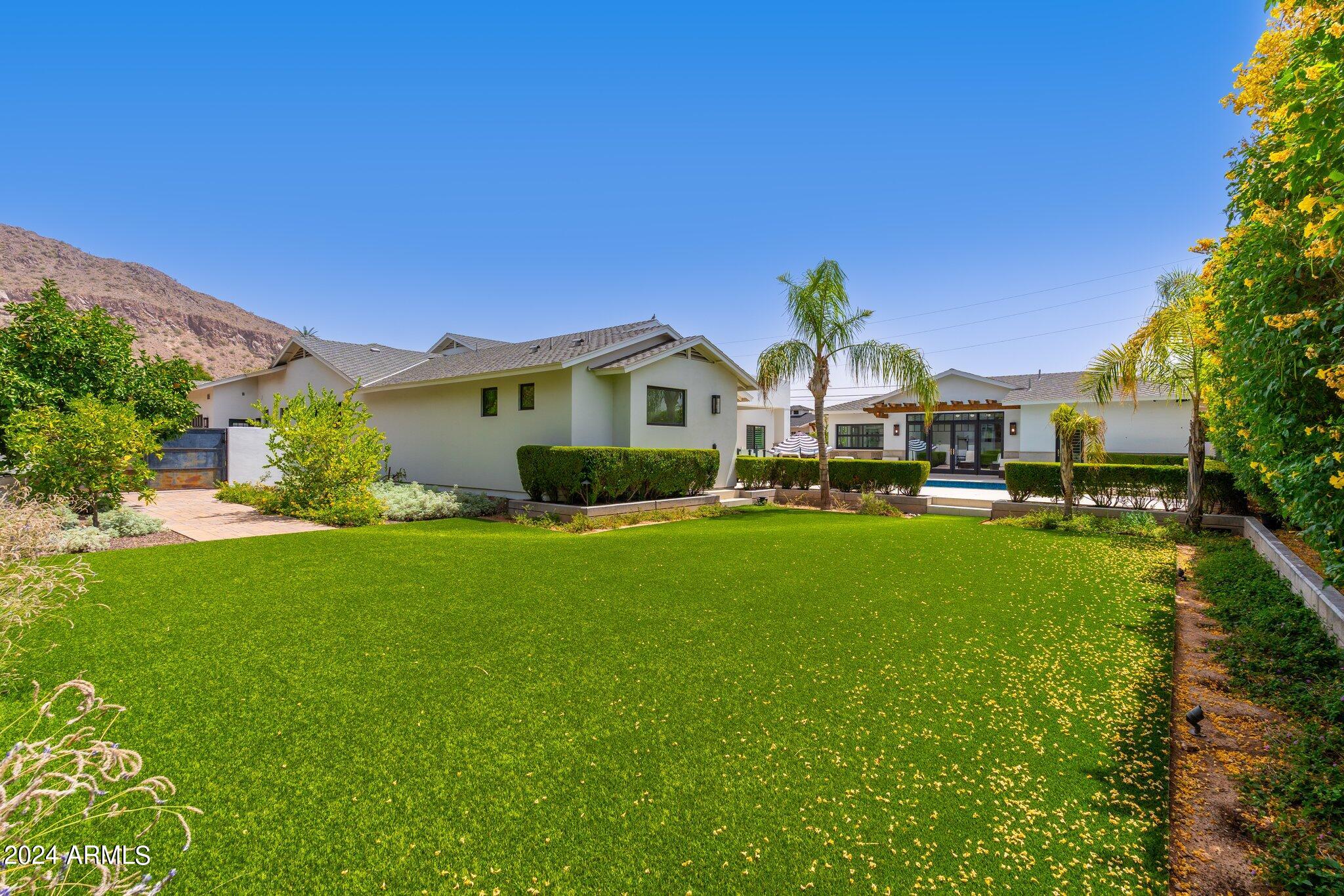 ARCADIA MANORS - Residential