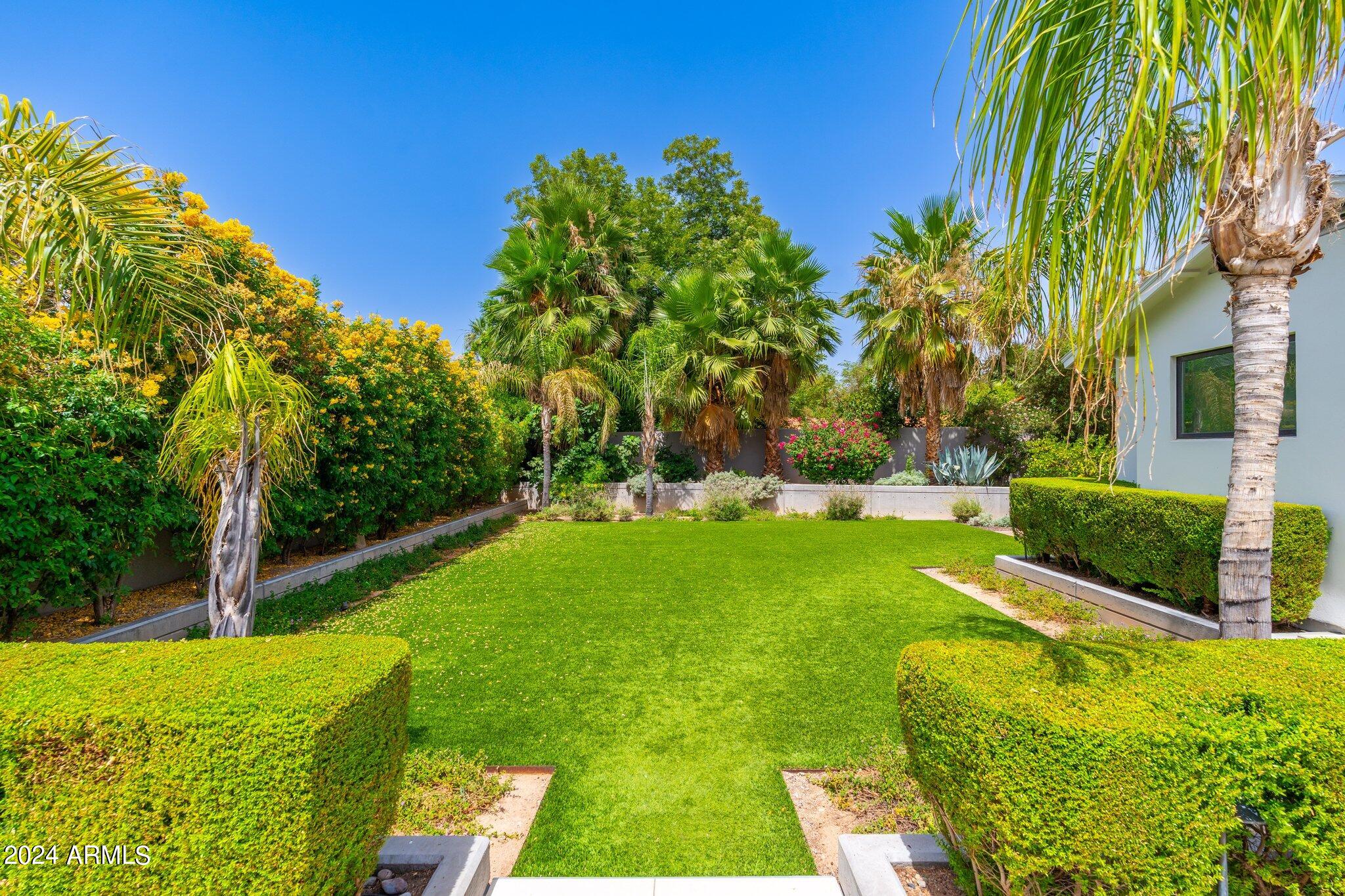 ARCADIA MANORS - Residential