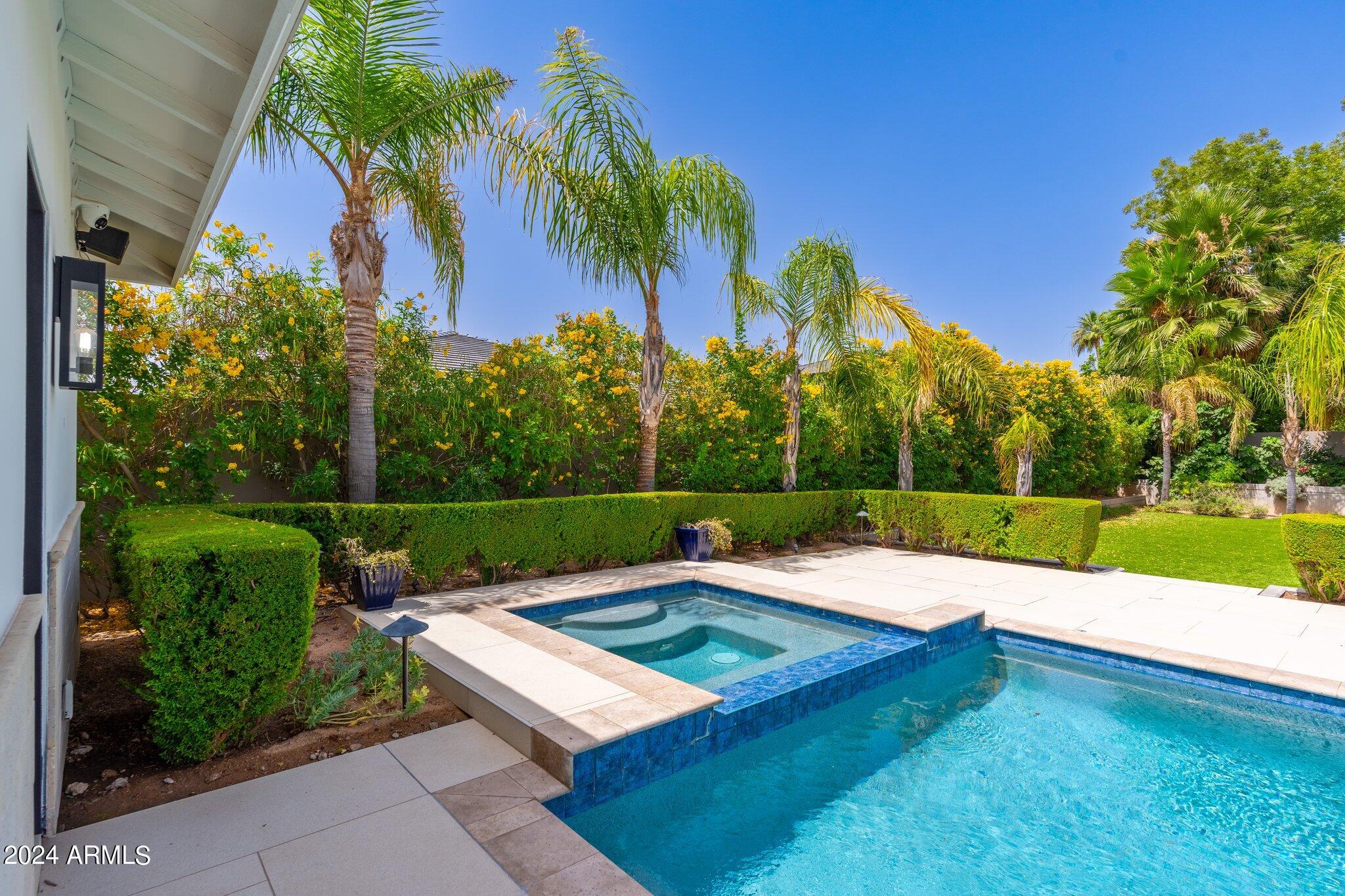 ARCADIA MANORS - Residential