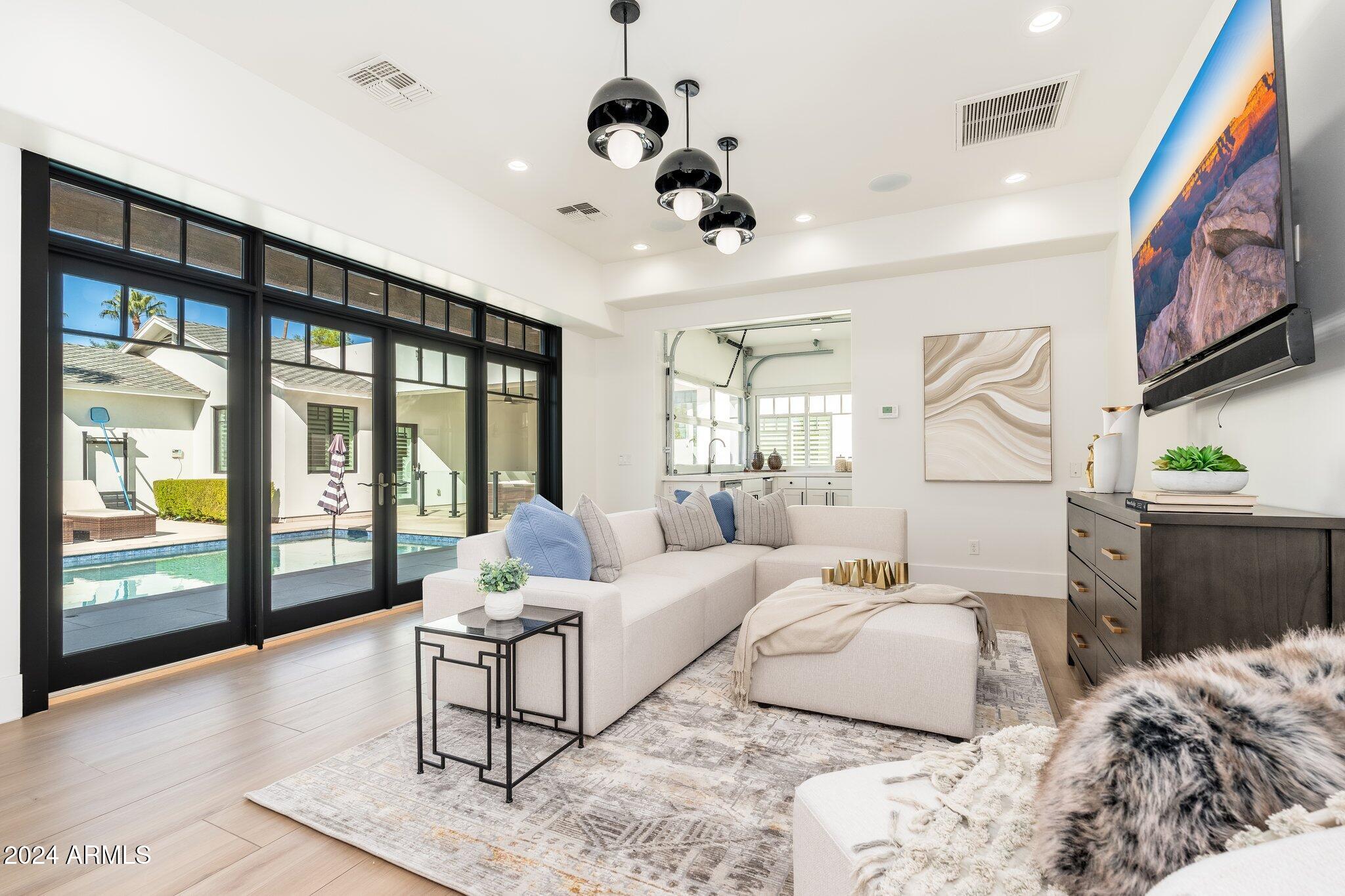 ARCADIA MANORS - Residential