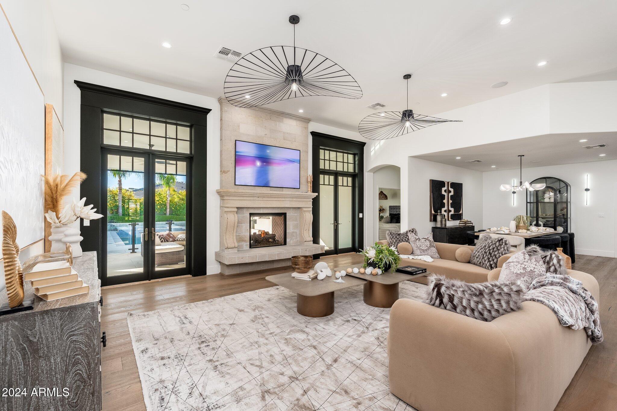 ARCADIA MANORS - Residential