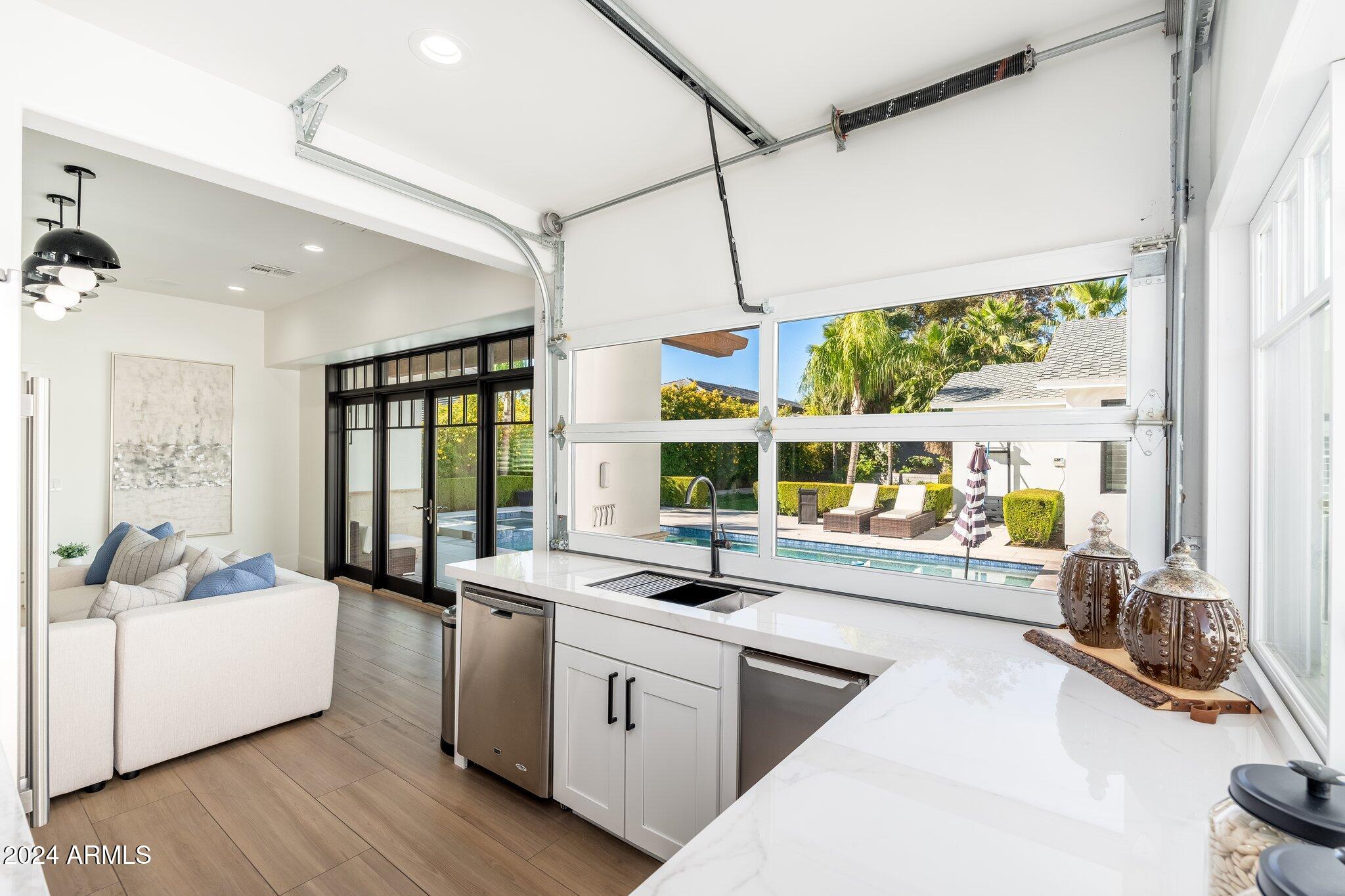 ARCADIA MANORS - Residential