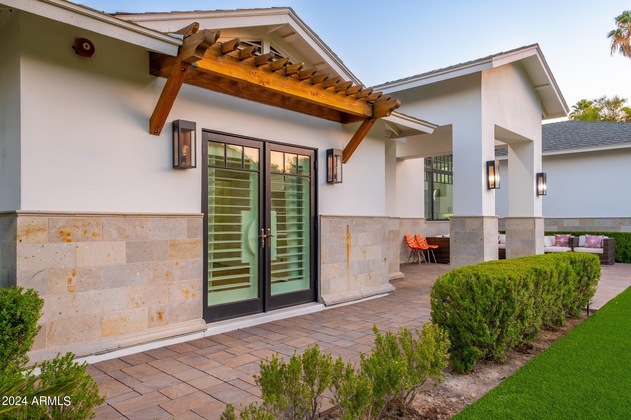 ARCADIA MANORS - Residential