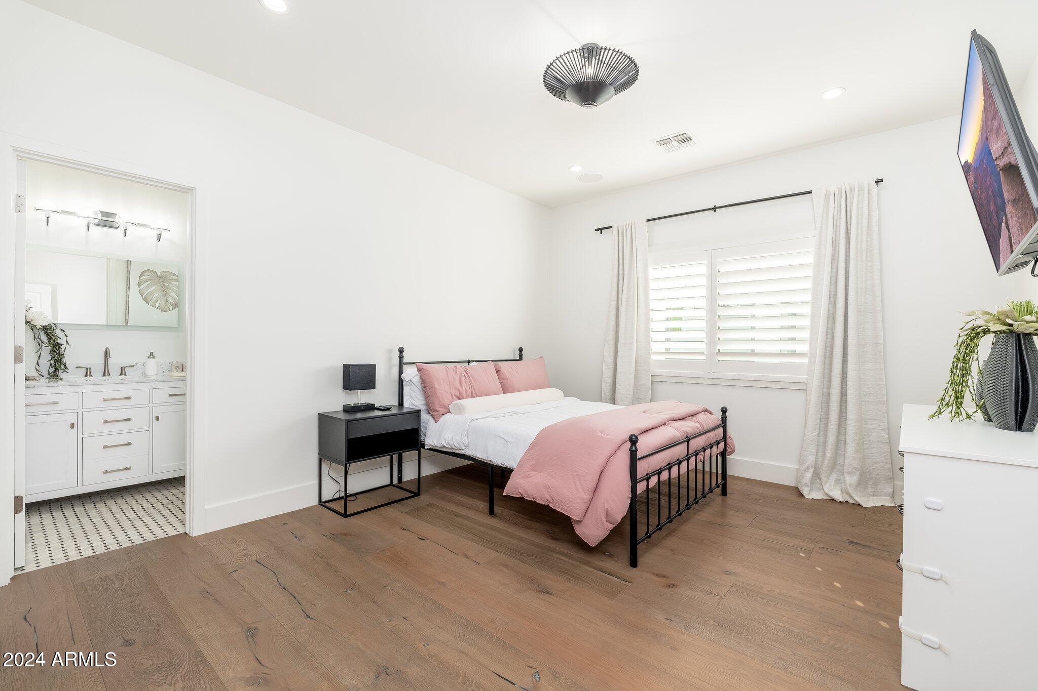 ARCADIA MANORS - Residential