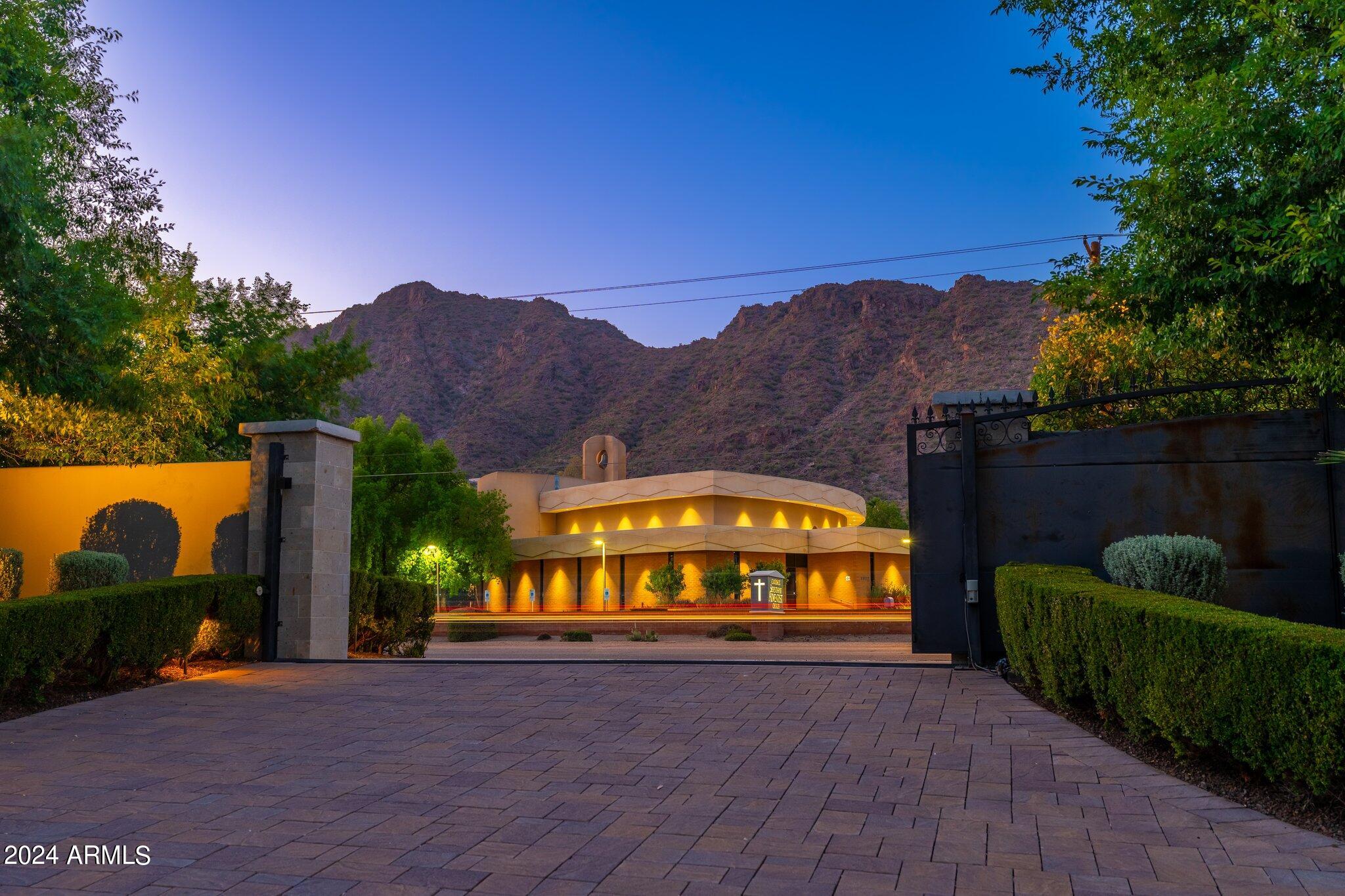 ARCADIA MANORS - Residential