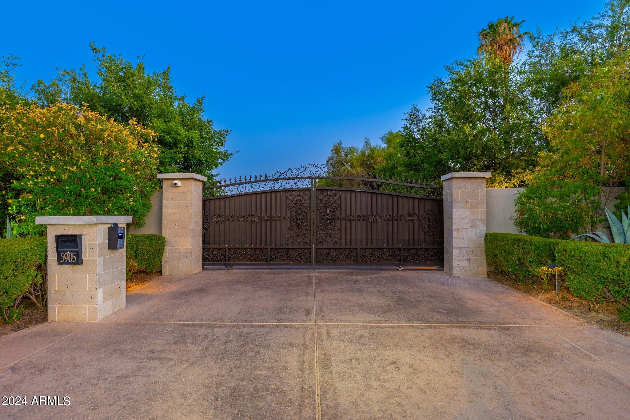 ARCADIA MANORS - Residential