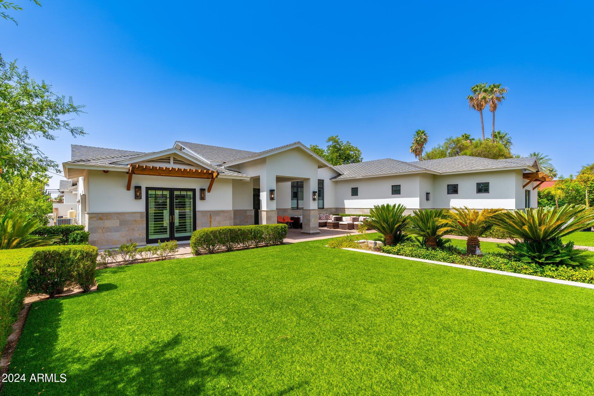 ARCADIA MANORS - Residential
