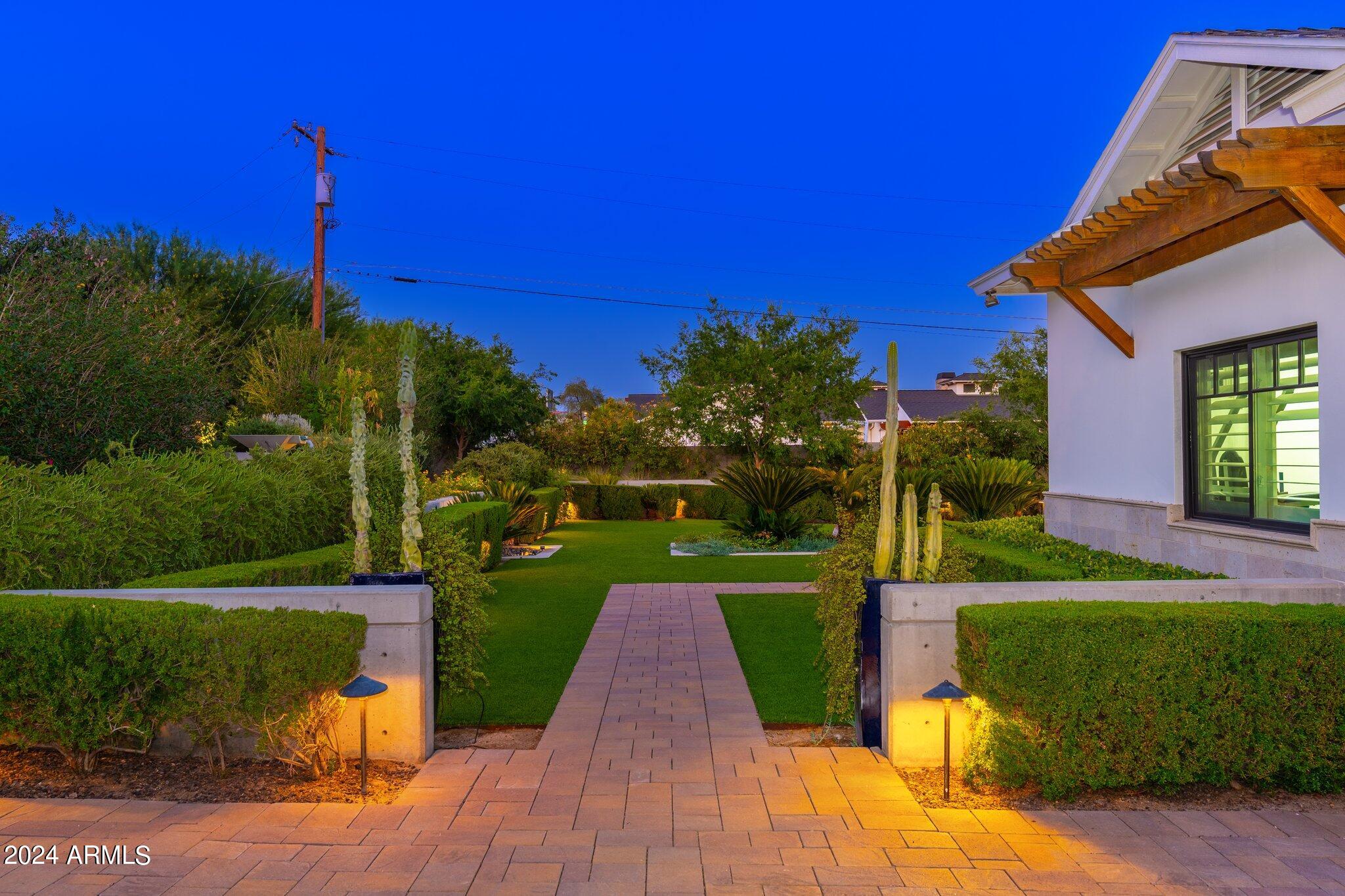 ARCADIA MANORS - Residential