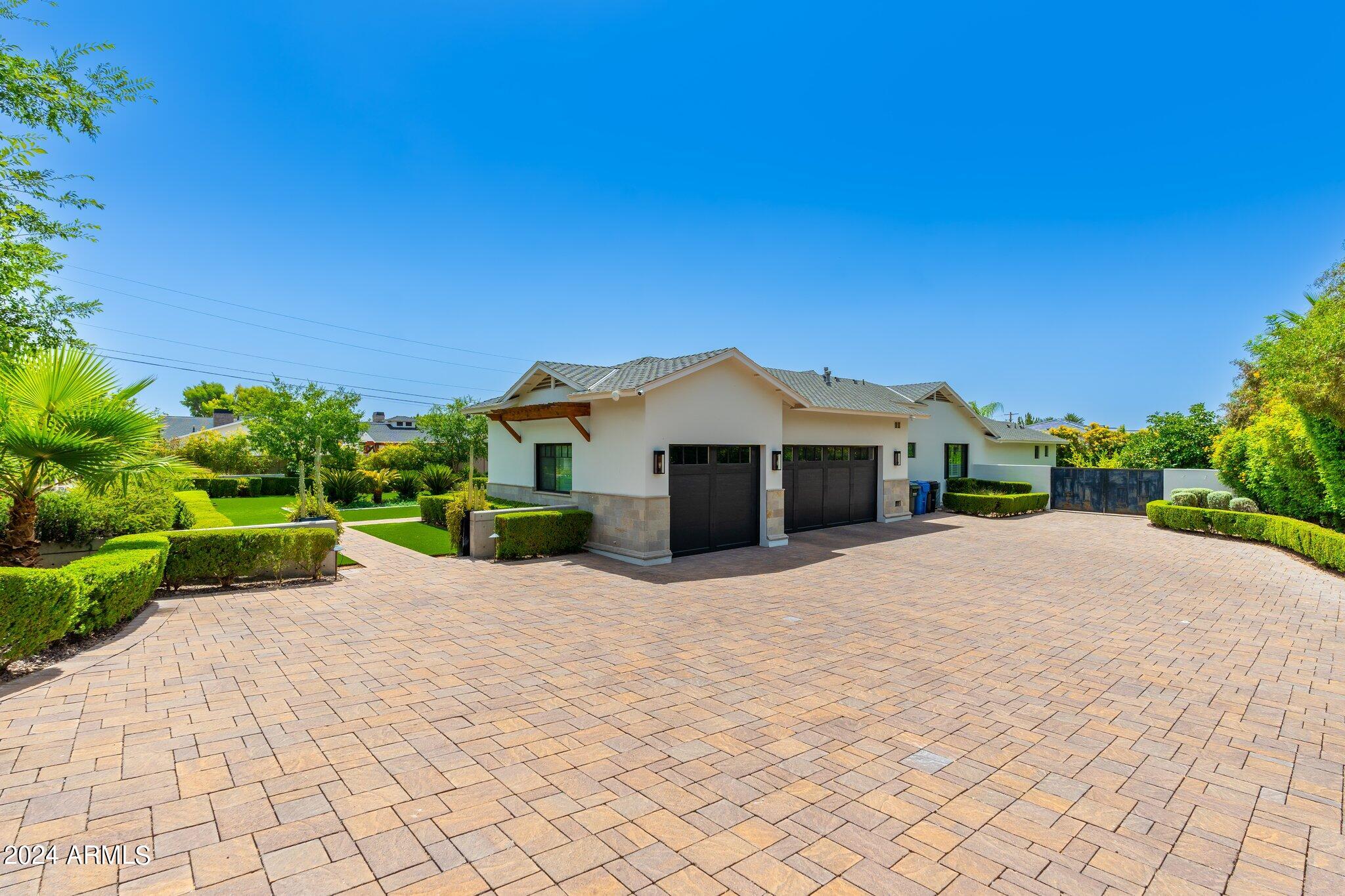 ARCADIA MANORS - Residential