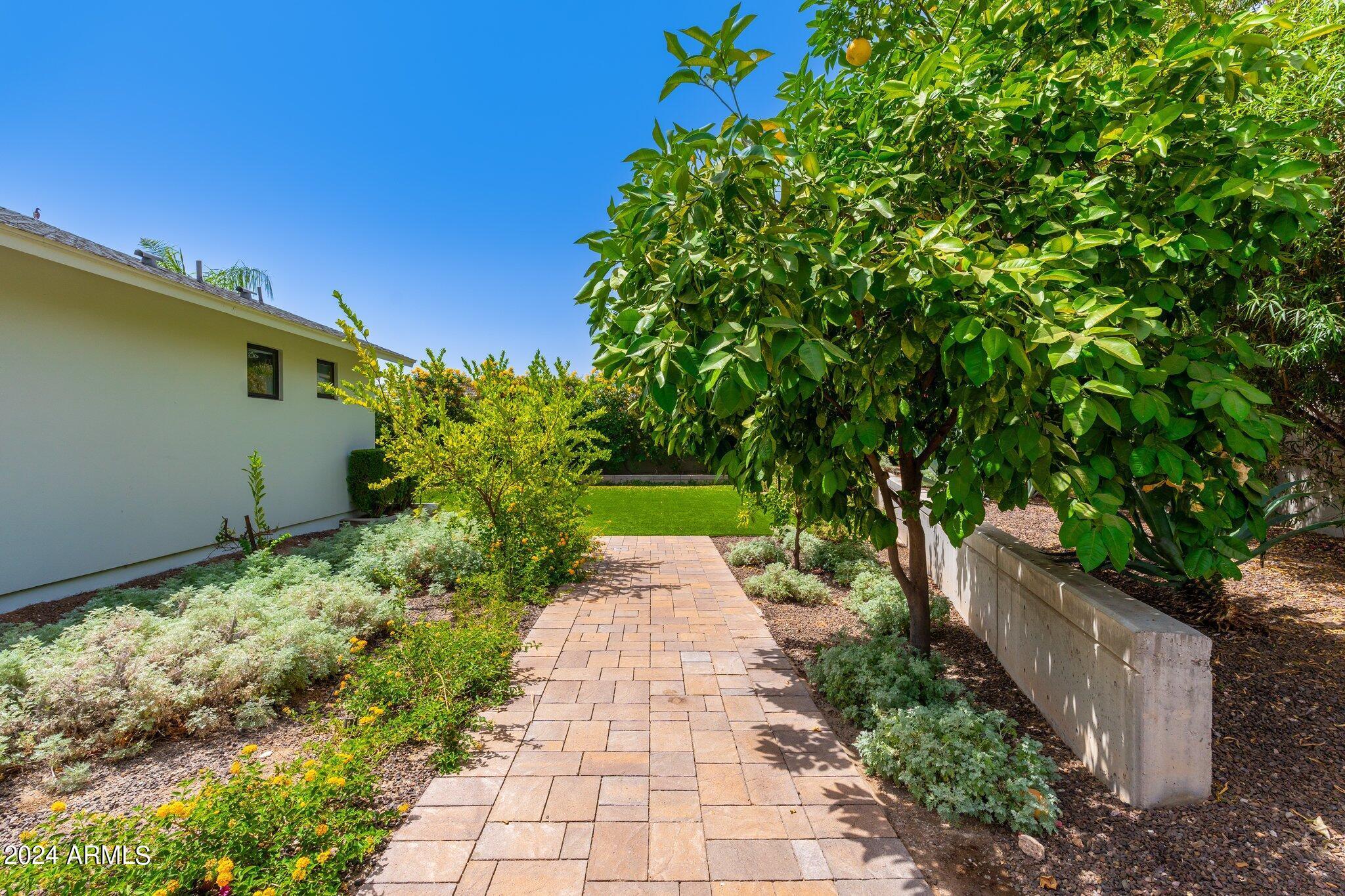 ARCADIA MANORS - Residential